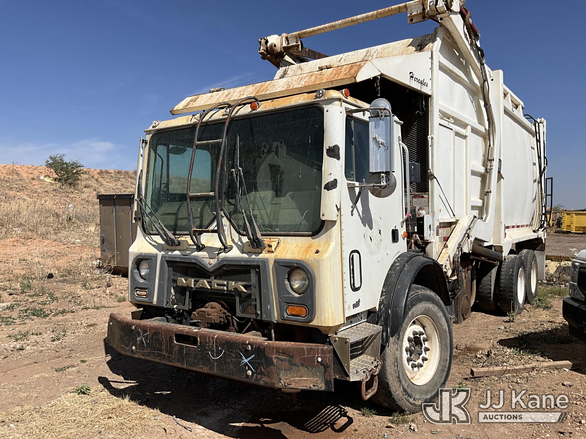 Photo of a 2013 Mack MRU613