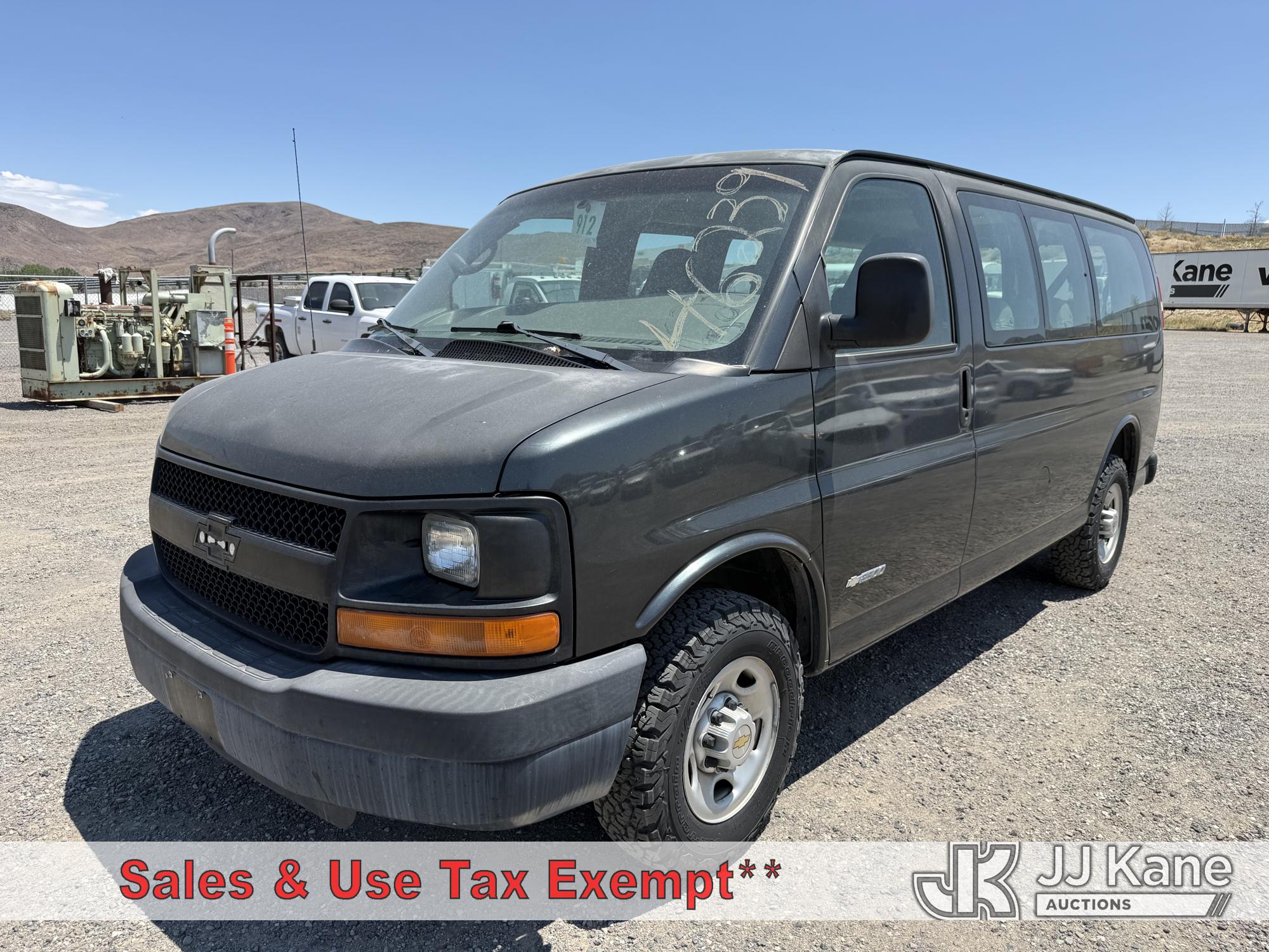 Photo of a 2004 Chevrolet Express G2500