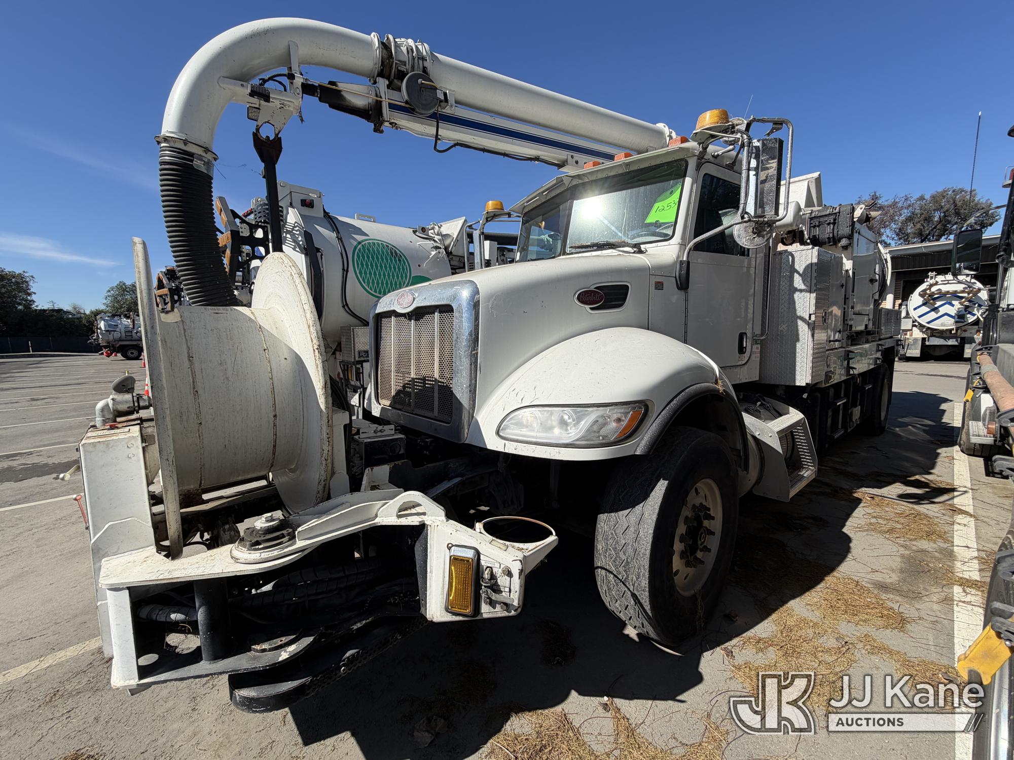 Photo of a 2012 Peterbilt 348