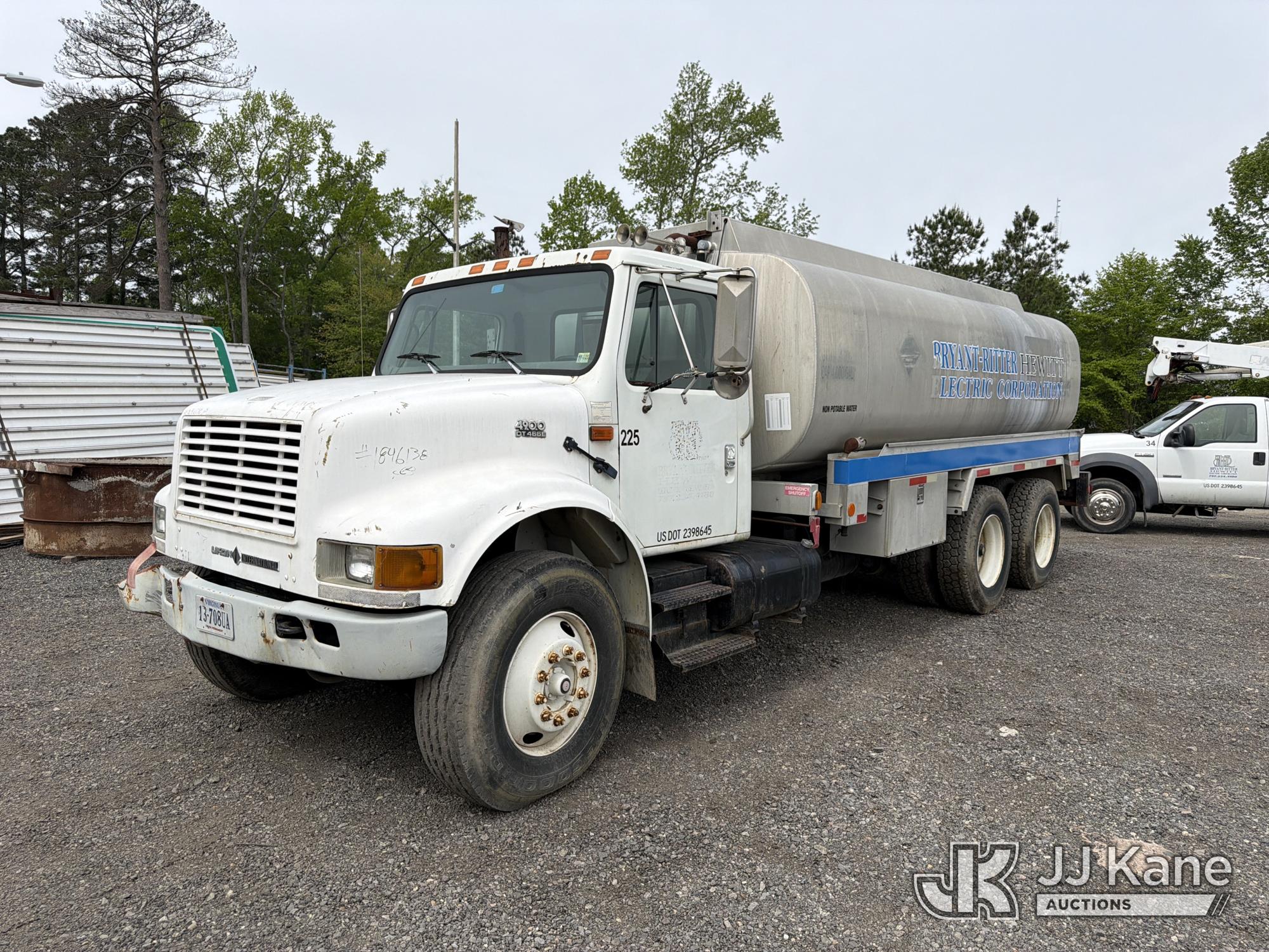 Photo of a 2001 International 4900, 4,000 Gallon