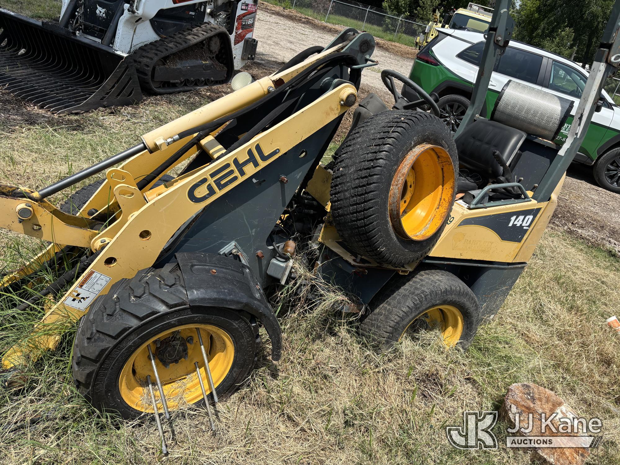 Photo of a 2010 Gehl 140