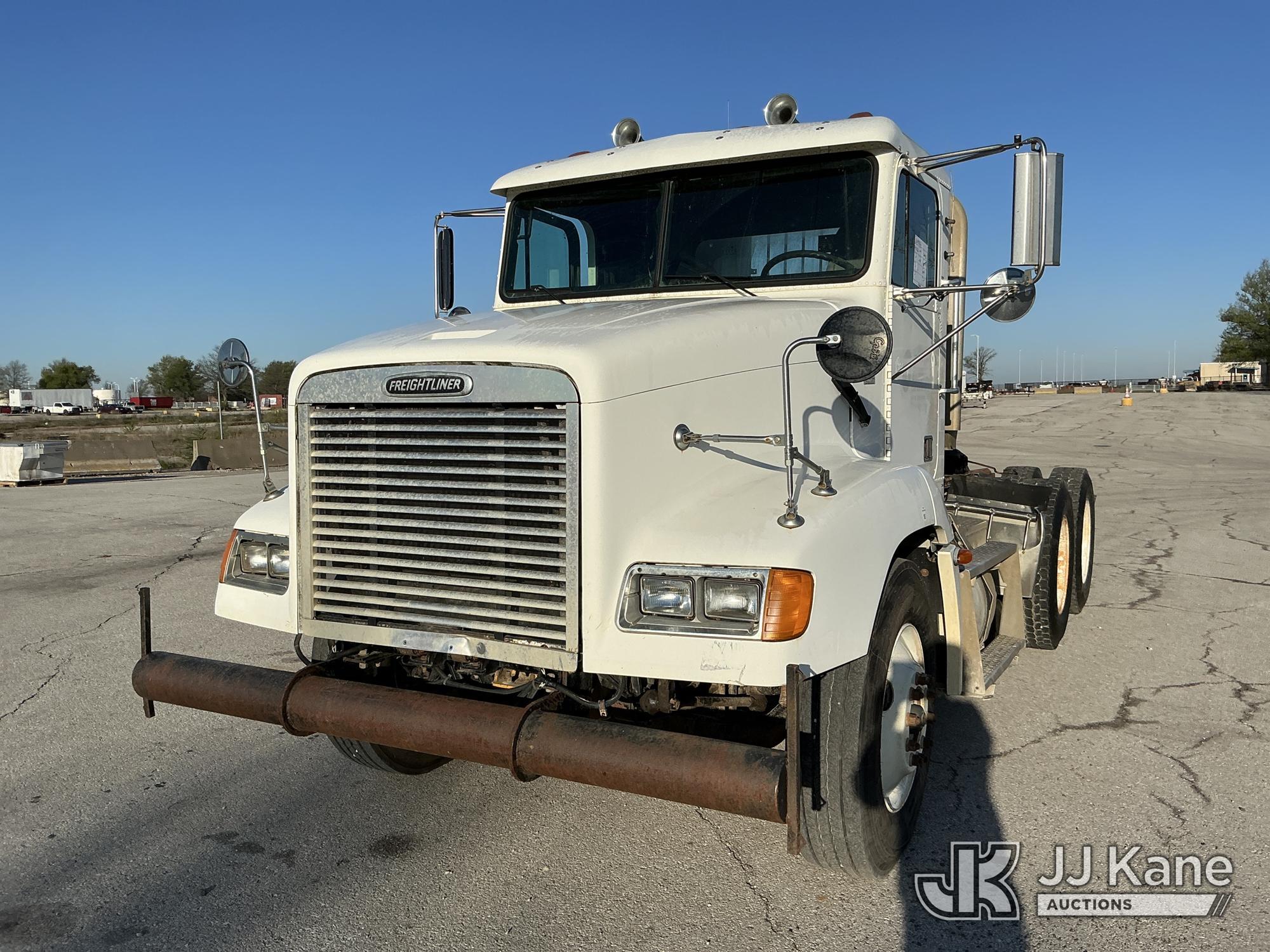Photo of a 2002 Freightliner FLD112