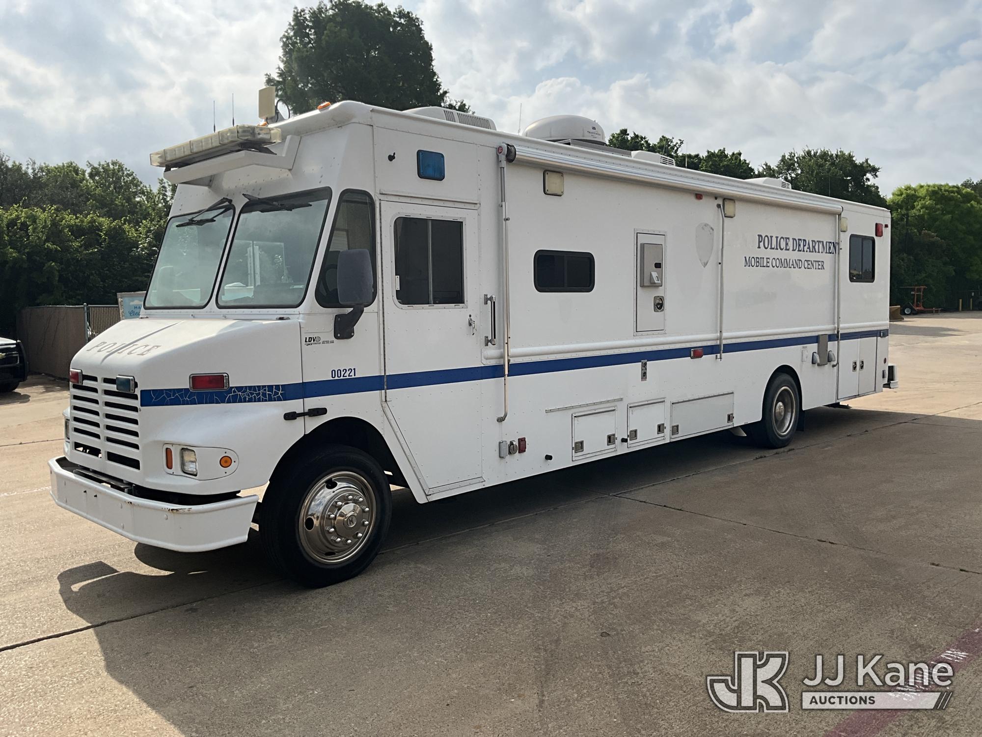 Photo of a 2000 Freightliner MT55
