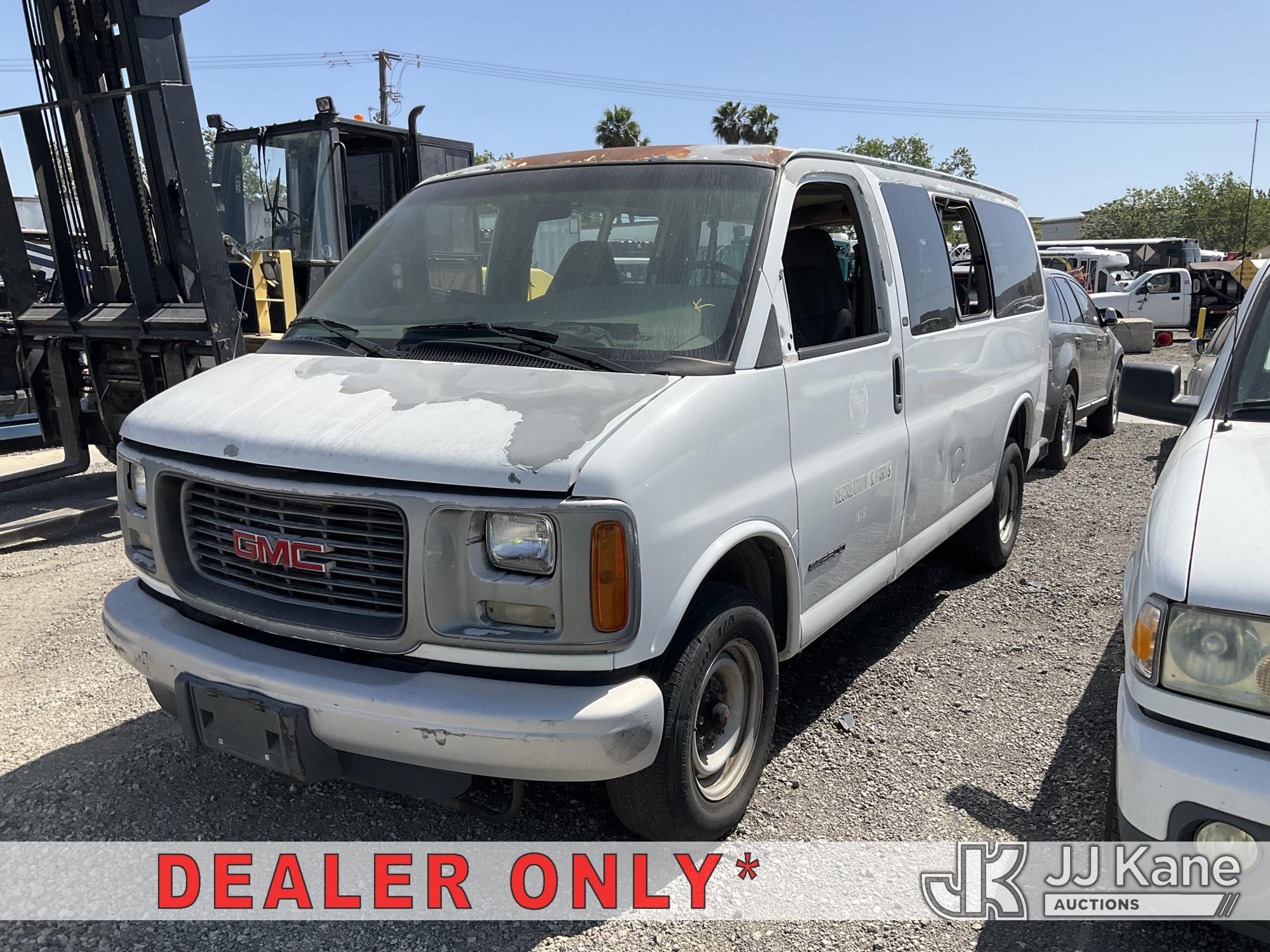 Photo of a 2000 GMC Savana