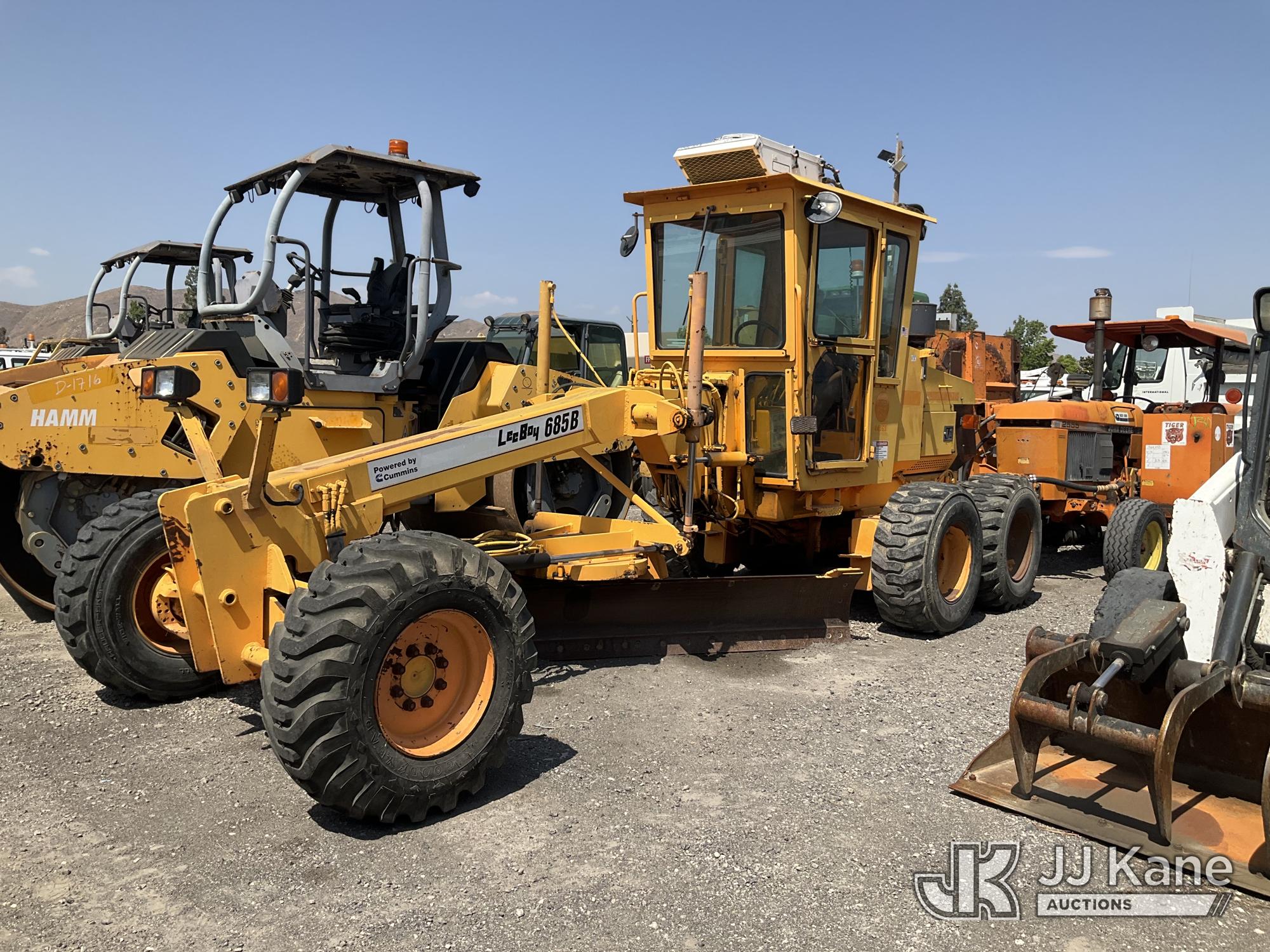 Photo of a 2005 Leeboy 685B