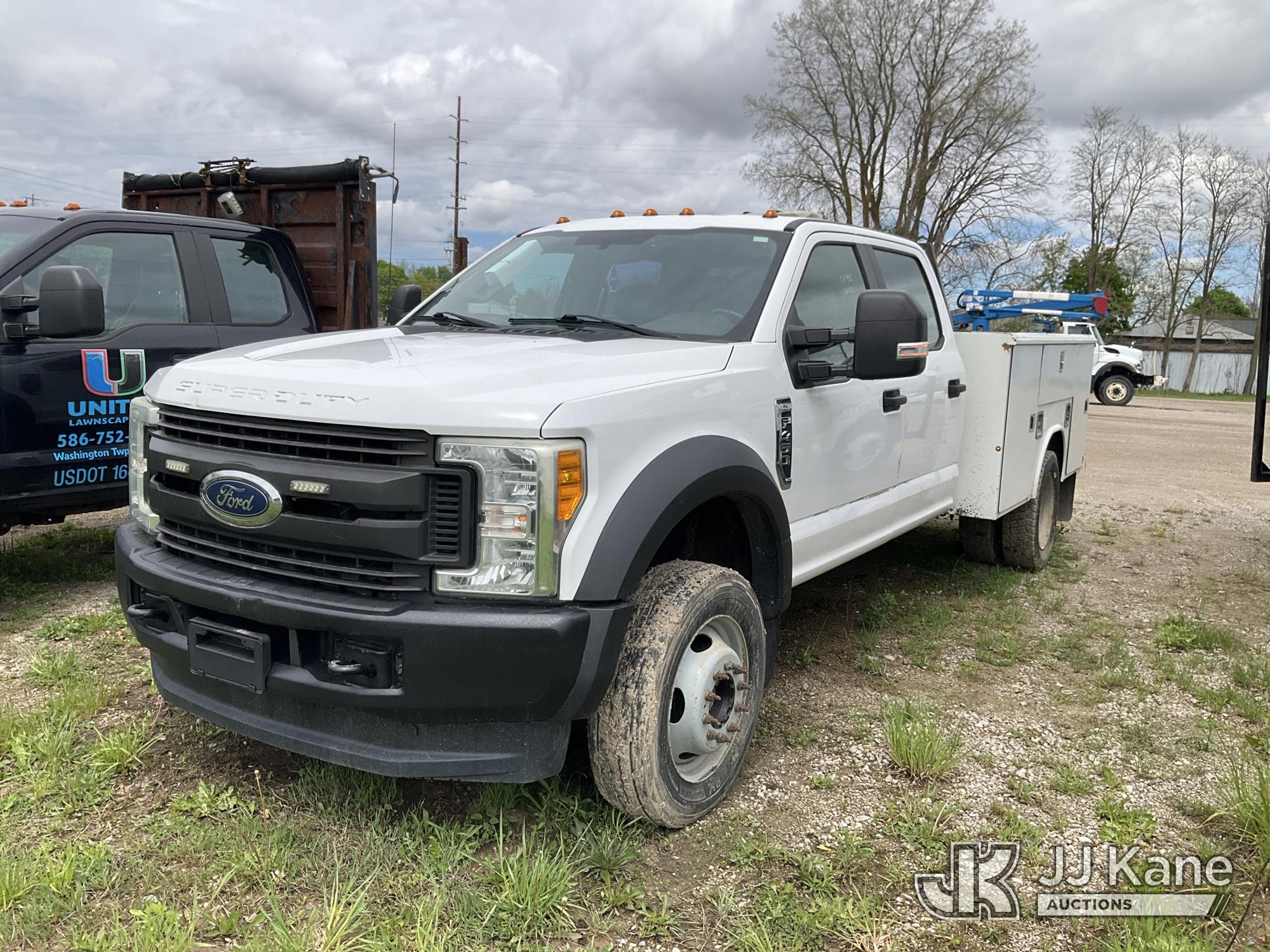2017 Ford F450 4x4 Crew-Cab Service Truck
