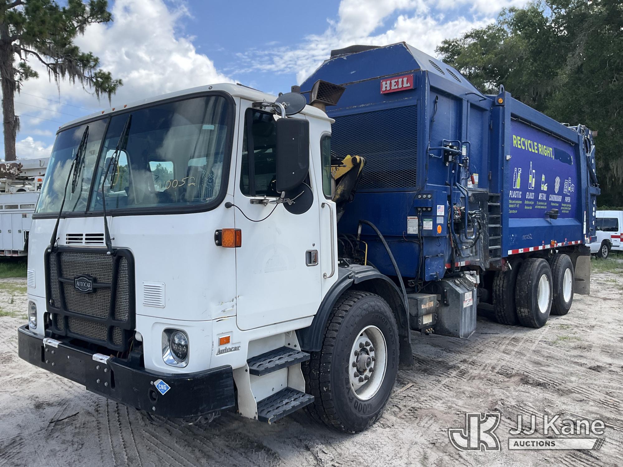 Photo of a 2019 Autocar ACX64