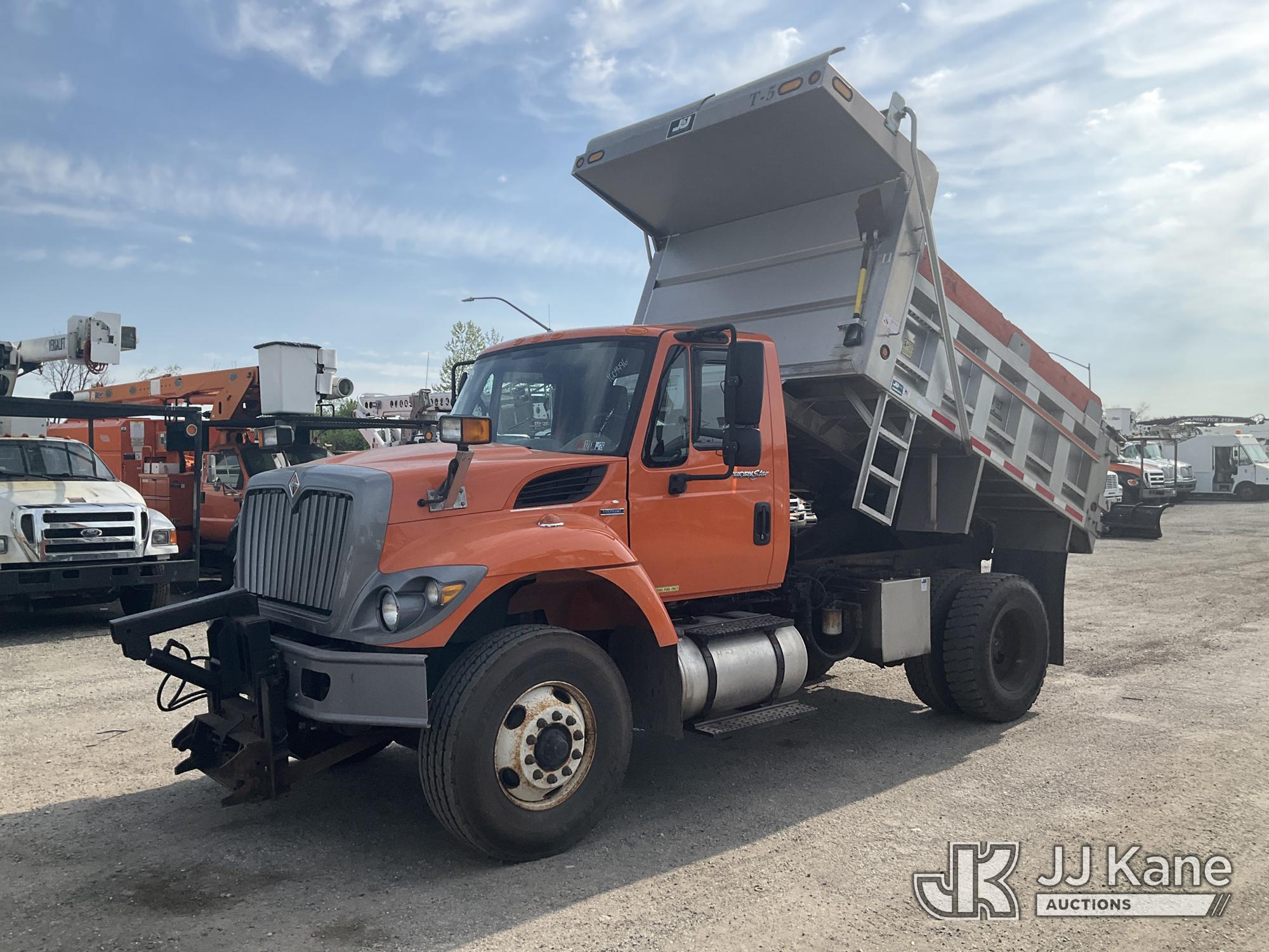 Photo of a 2009 International 7400