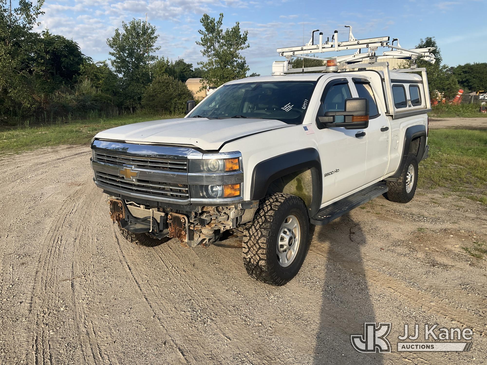 2015 Chevrolet Silverado 2500HD 4x4 Extended-Cab Pickup Truck