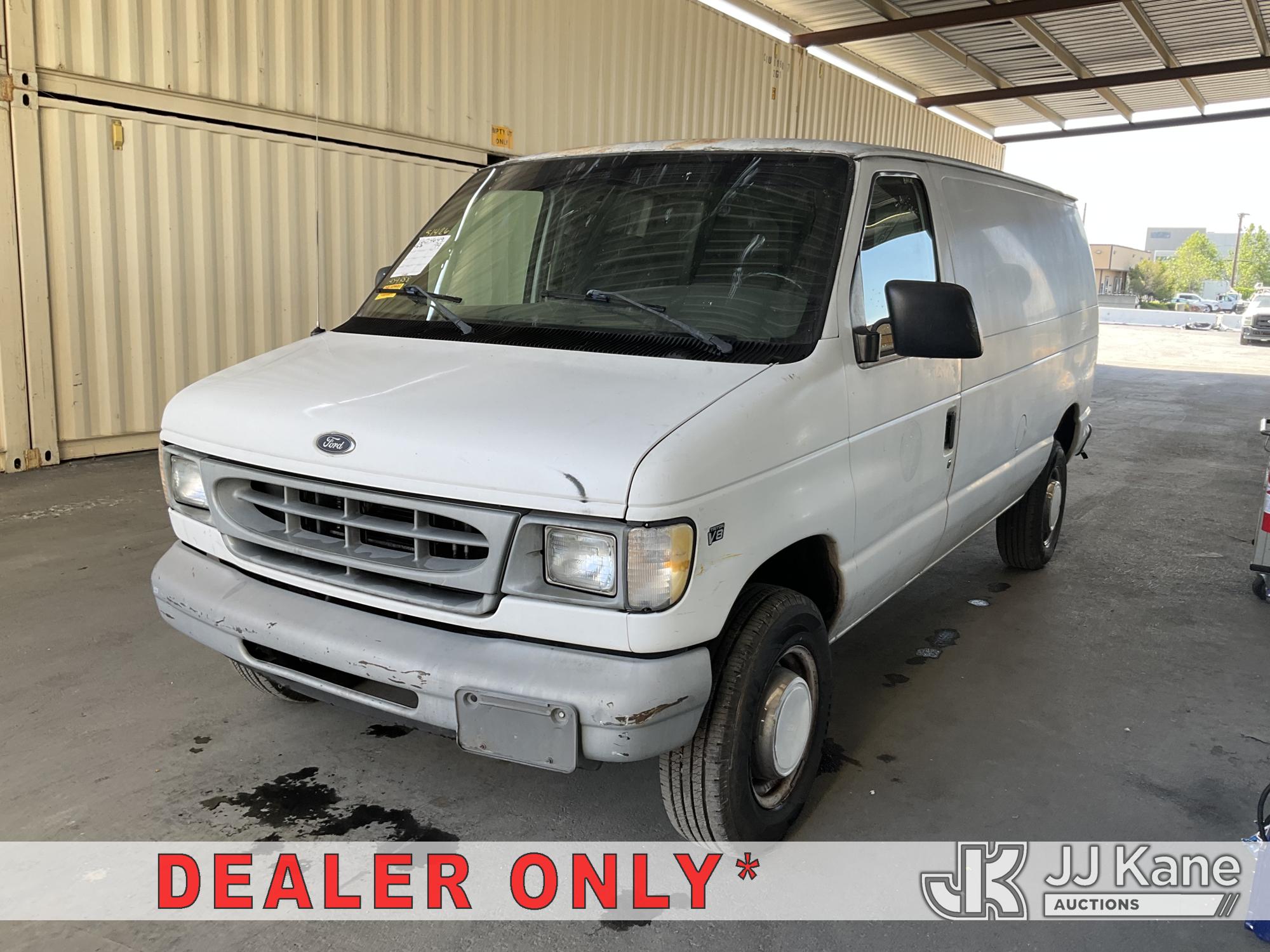 Photo of a 1999 Ford Econoline E-350