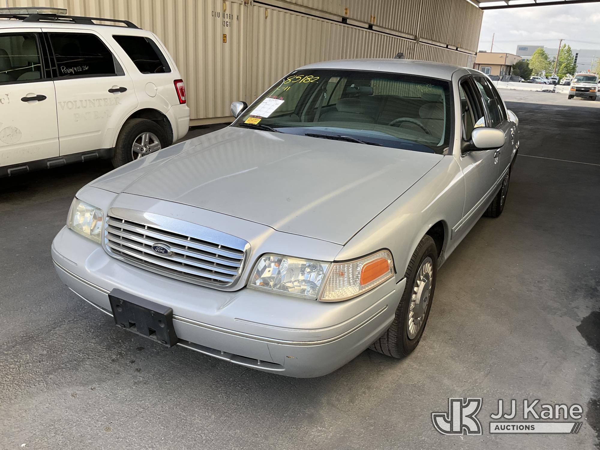 2000 Ford Crown Victoria Police Interceptor 4-Door Sedan