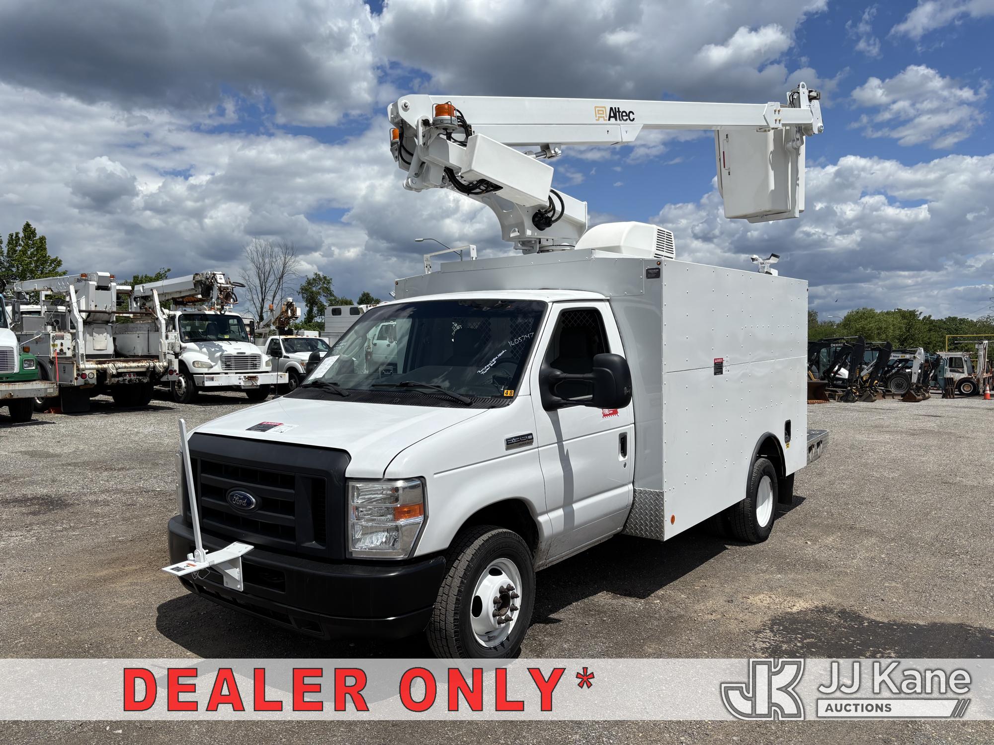 Photo of a 2018 Ford E350