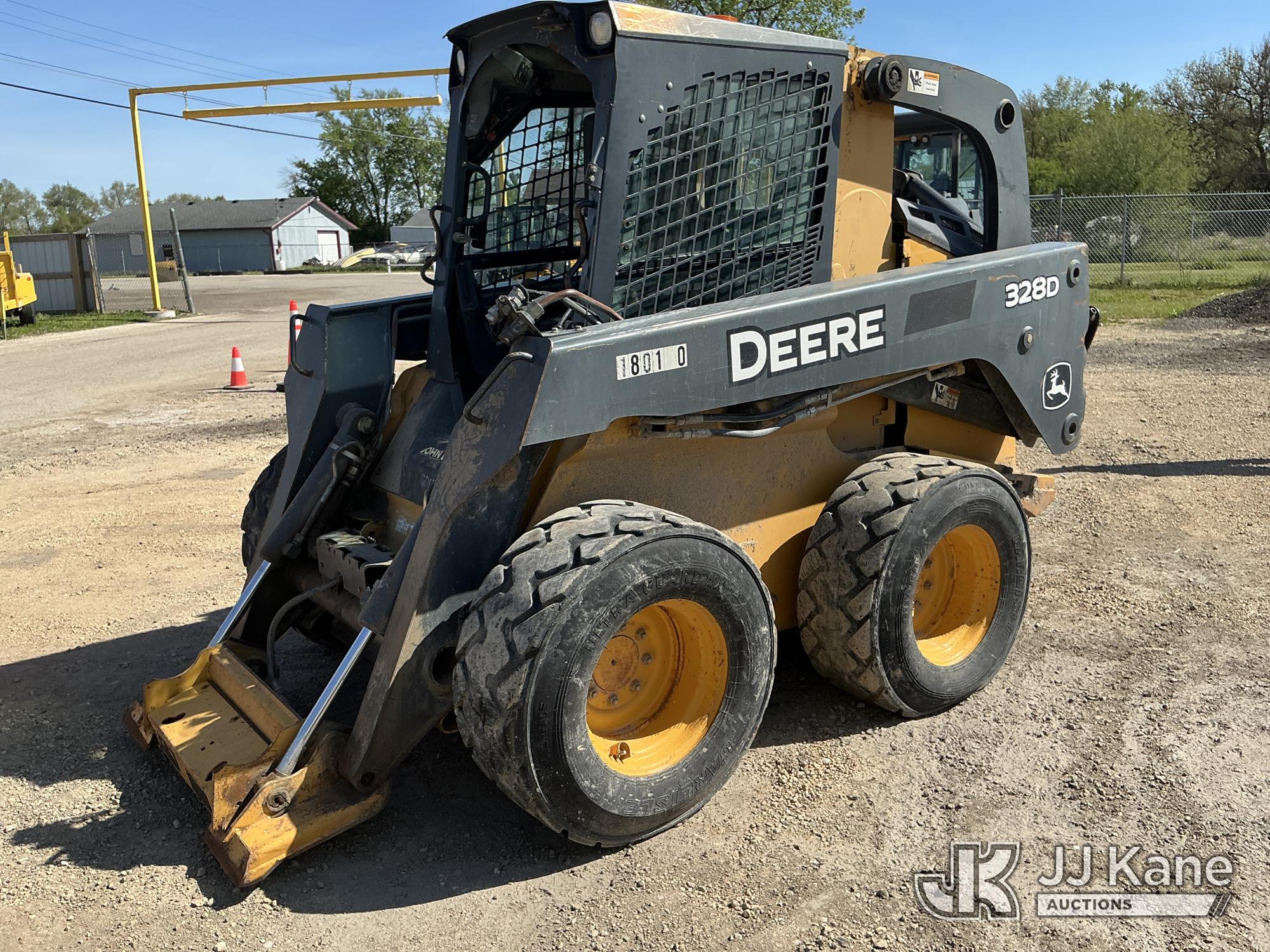 Photo of a 2013 John Deere 328D