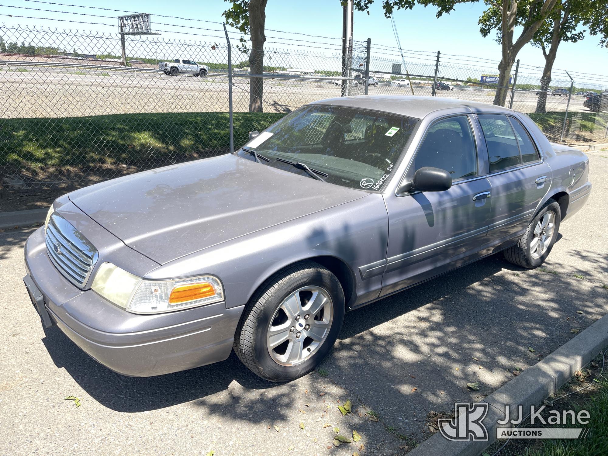 2006 Ford Crown Victoria Police Interceptor 4-Door Sedan