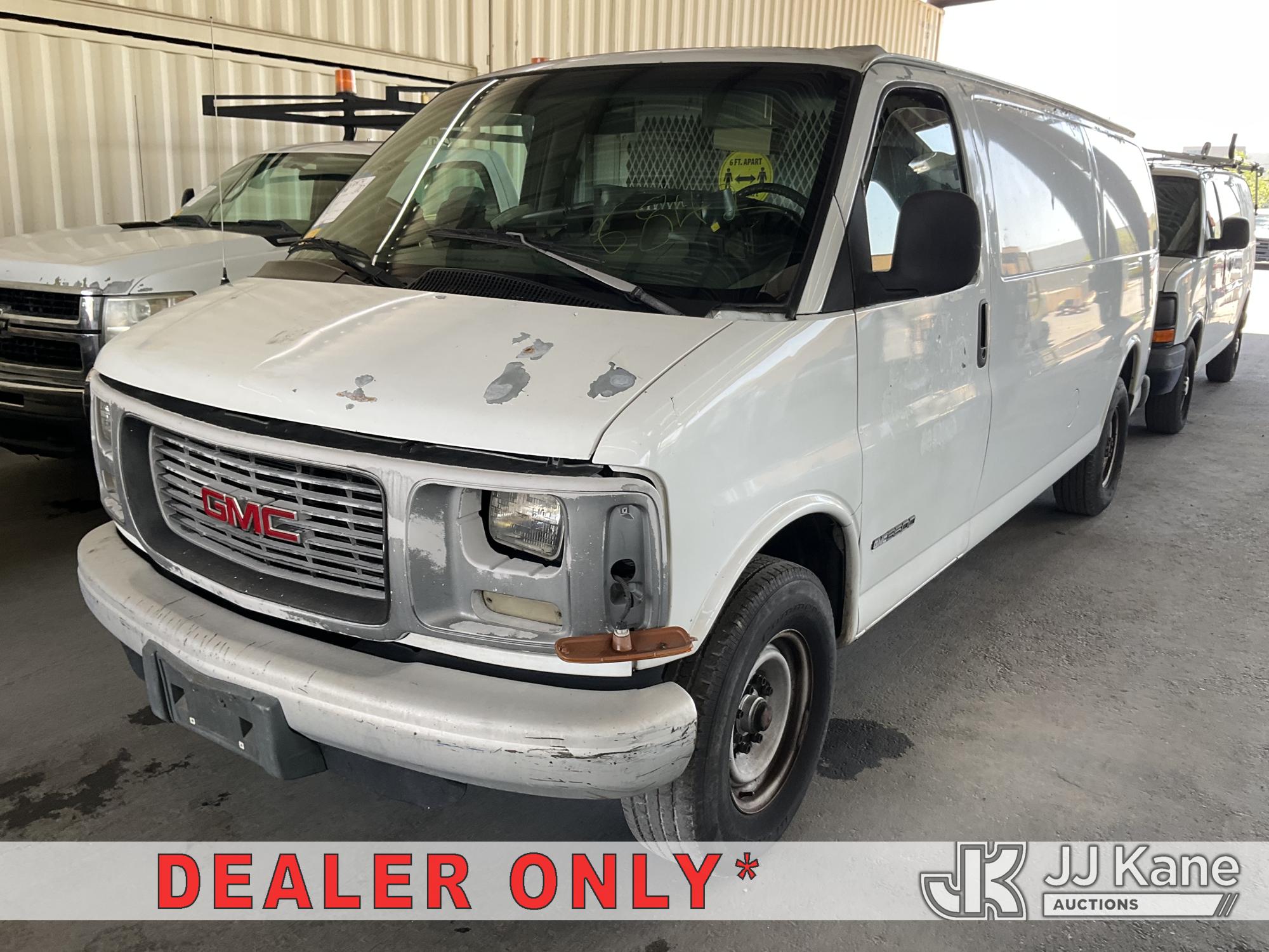 Photo of a 2000 GMC Savana