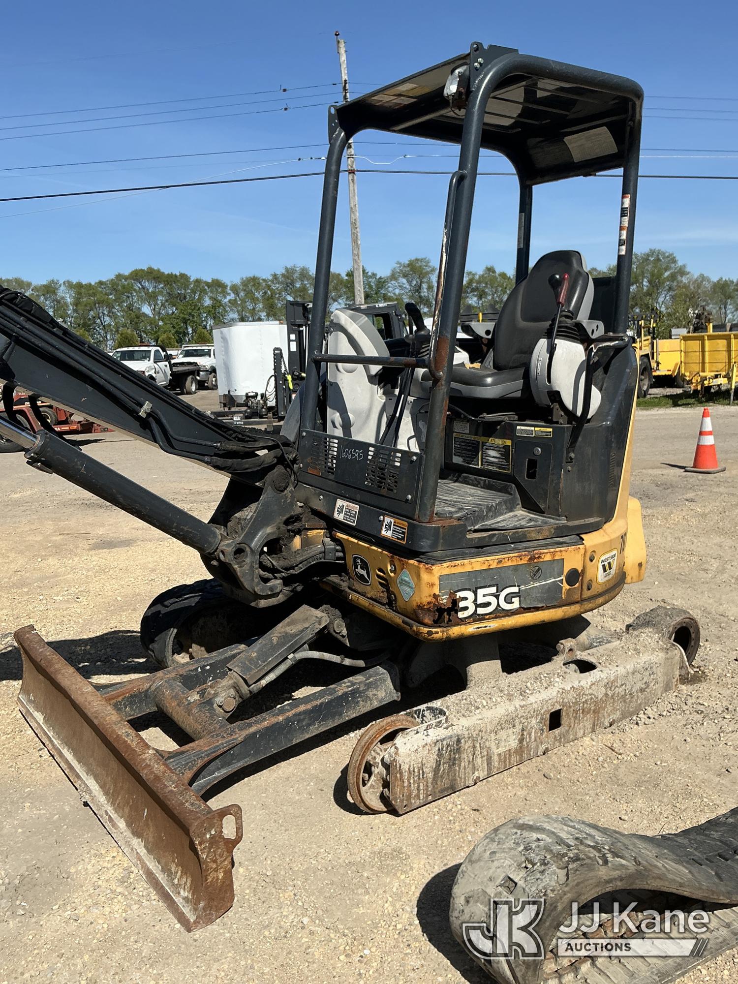 Photo of a 2015 John Deere 35G