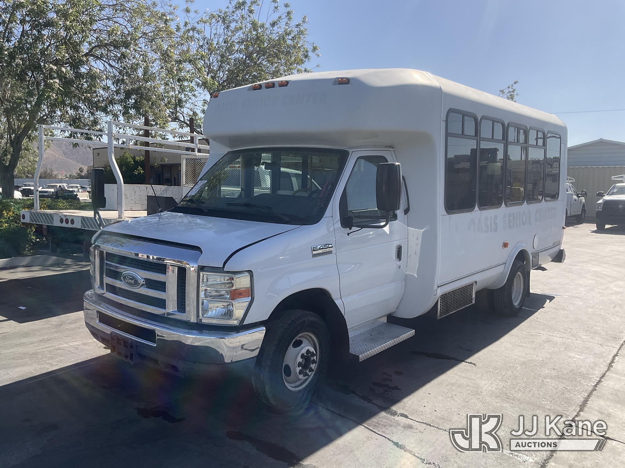 Photo of a 2015 Ford Econoline