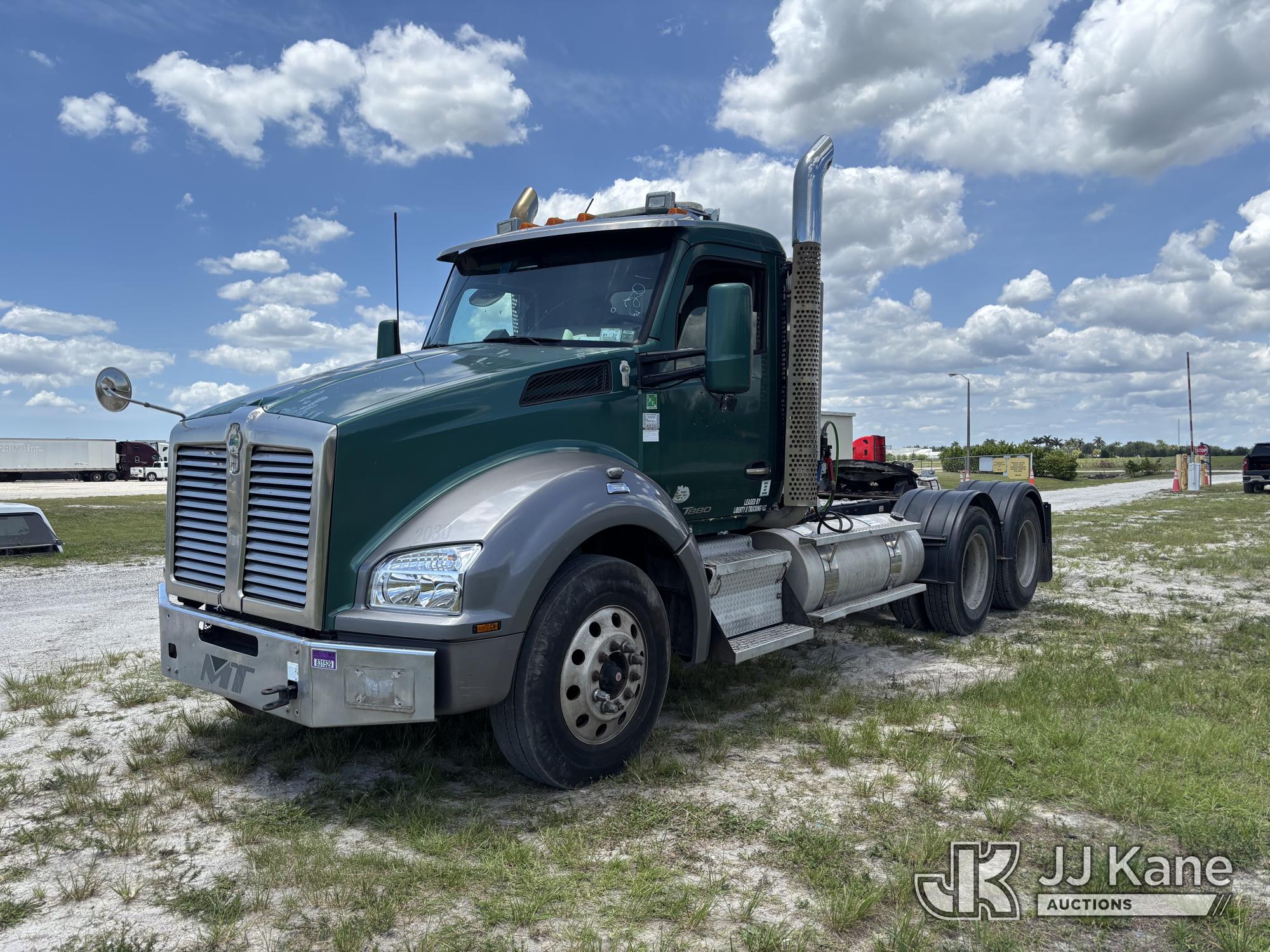 Photo of a 2015 Kenworth T880