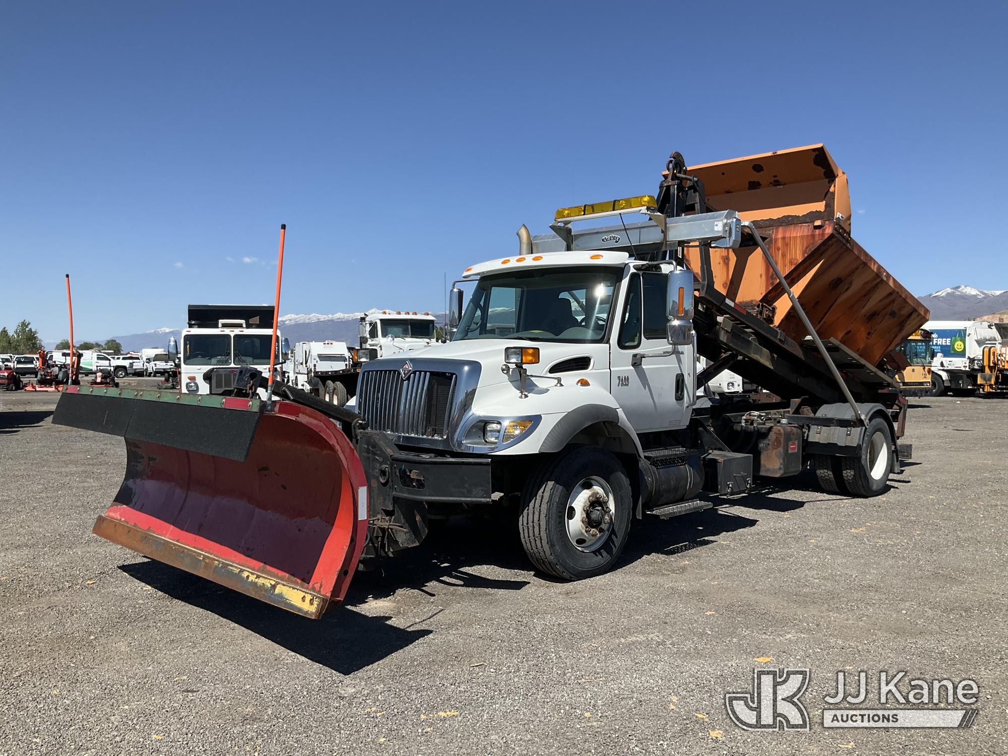 Photo of a 2005 International 7400