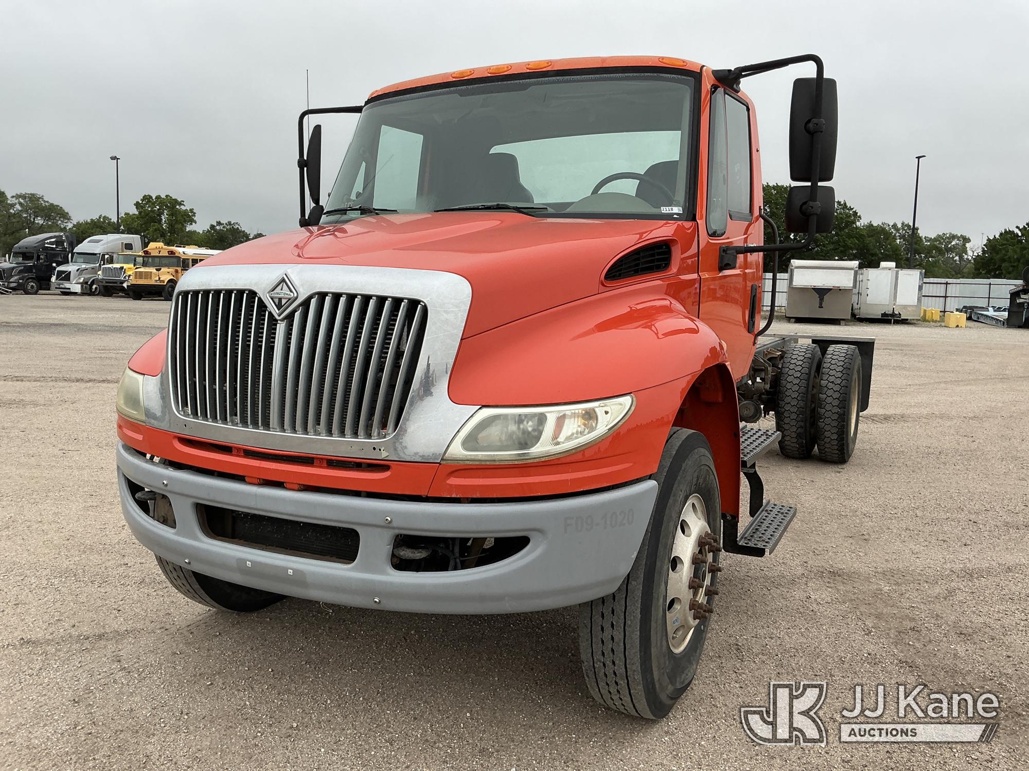 Photo of a 2008 International 4400