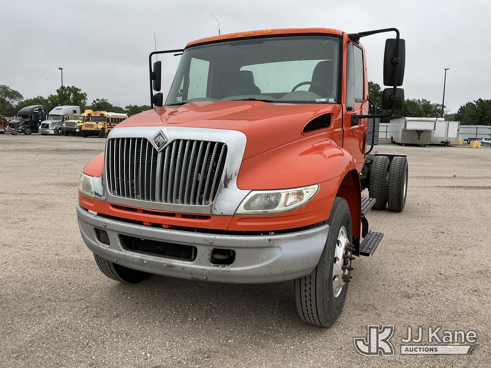 Photo of a 2008 International 4400