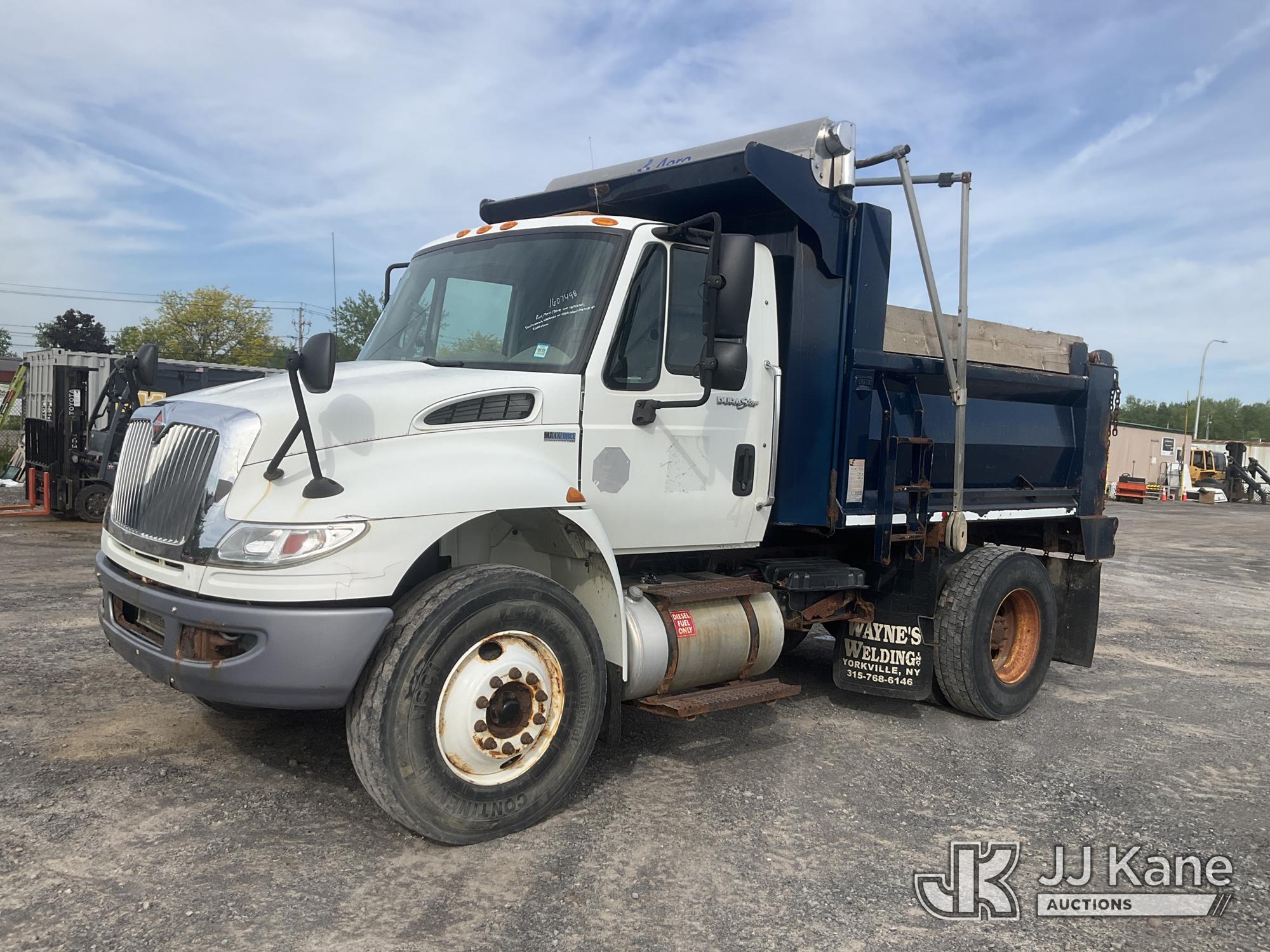 Photo of a 2014 International 4400
