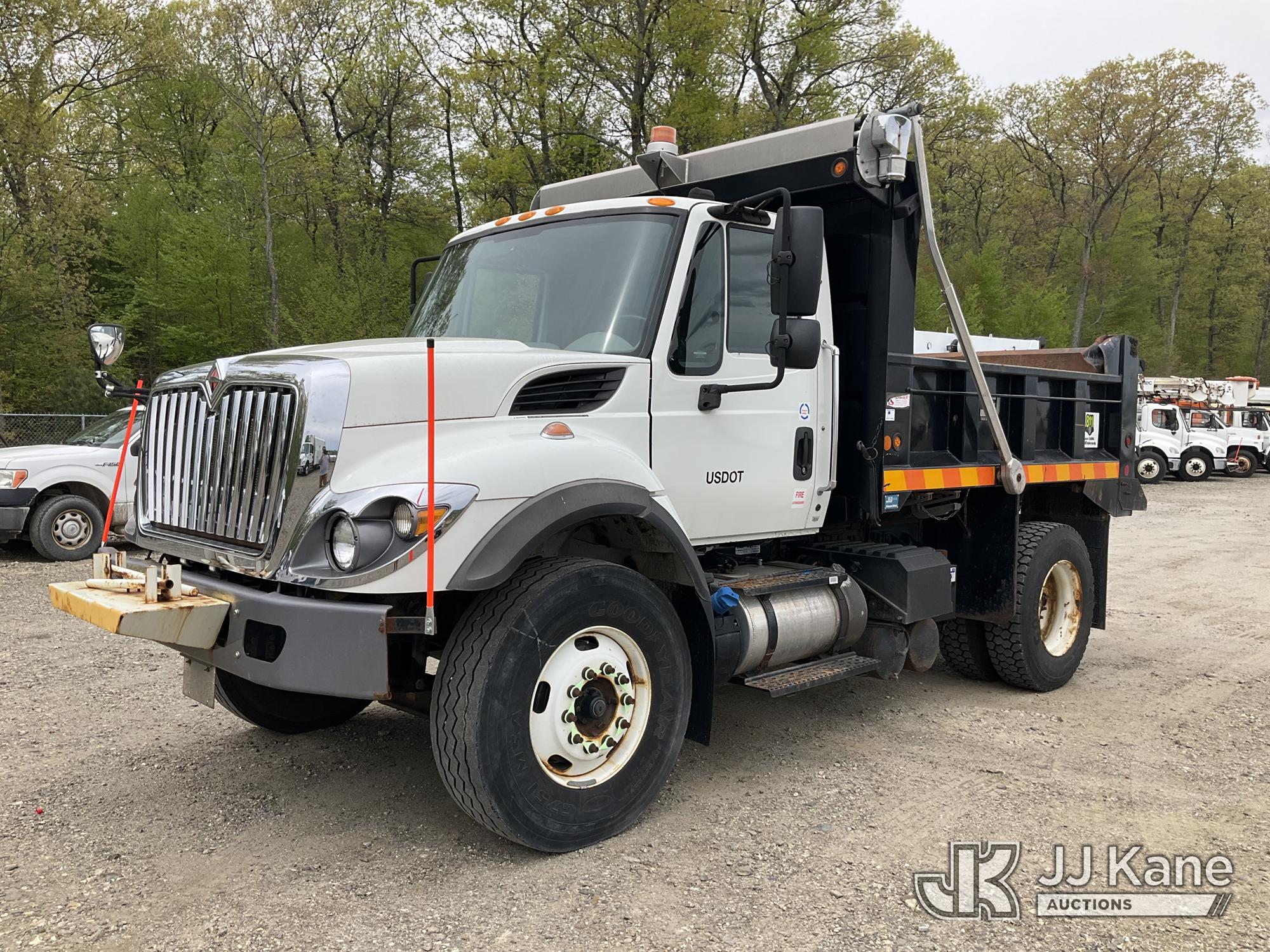 Photo of a 2016 International 7400
