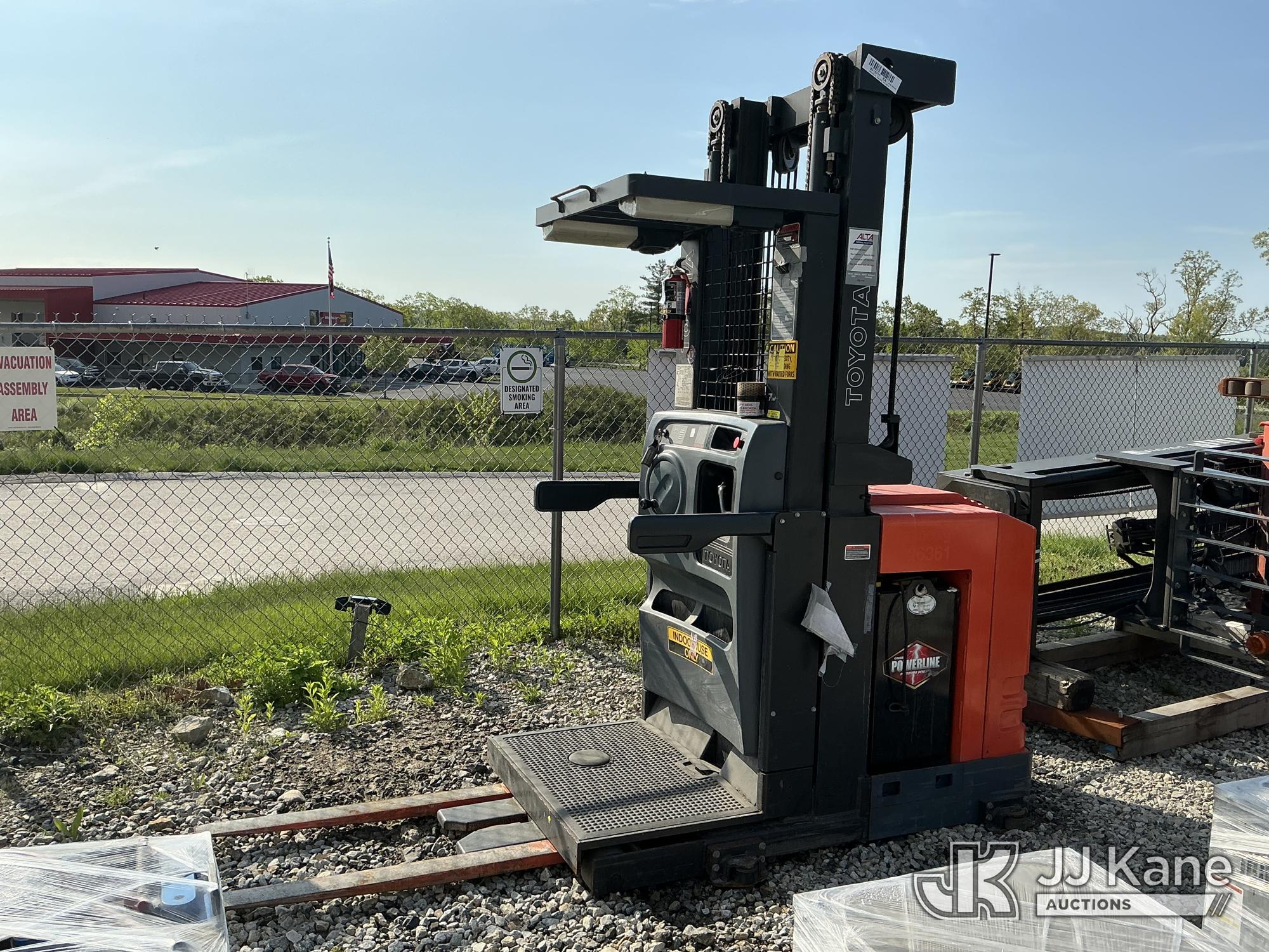 Photo of a 2016 Toyota 7BPUE15