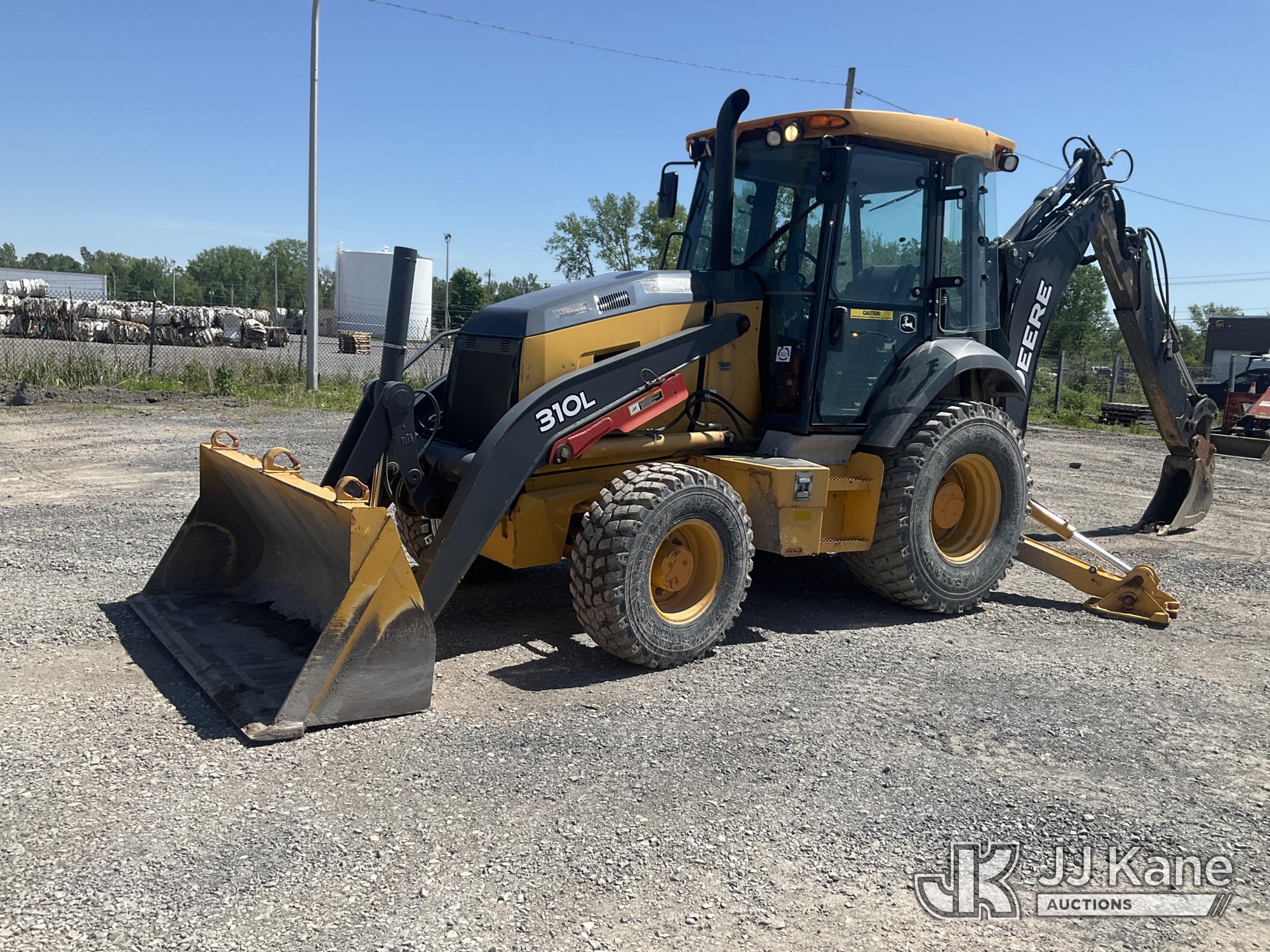 Photo of a 2017 John Deere 310L 4x4