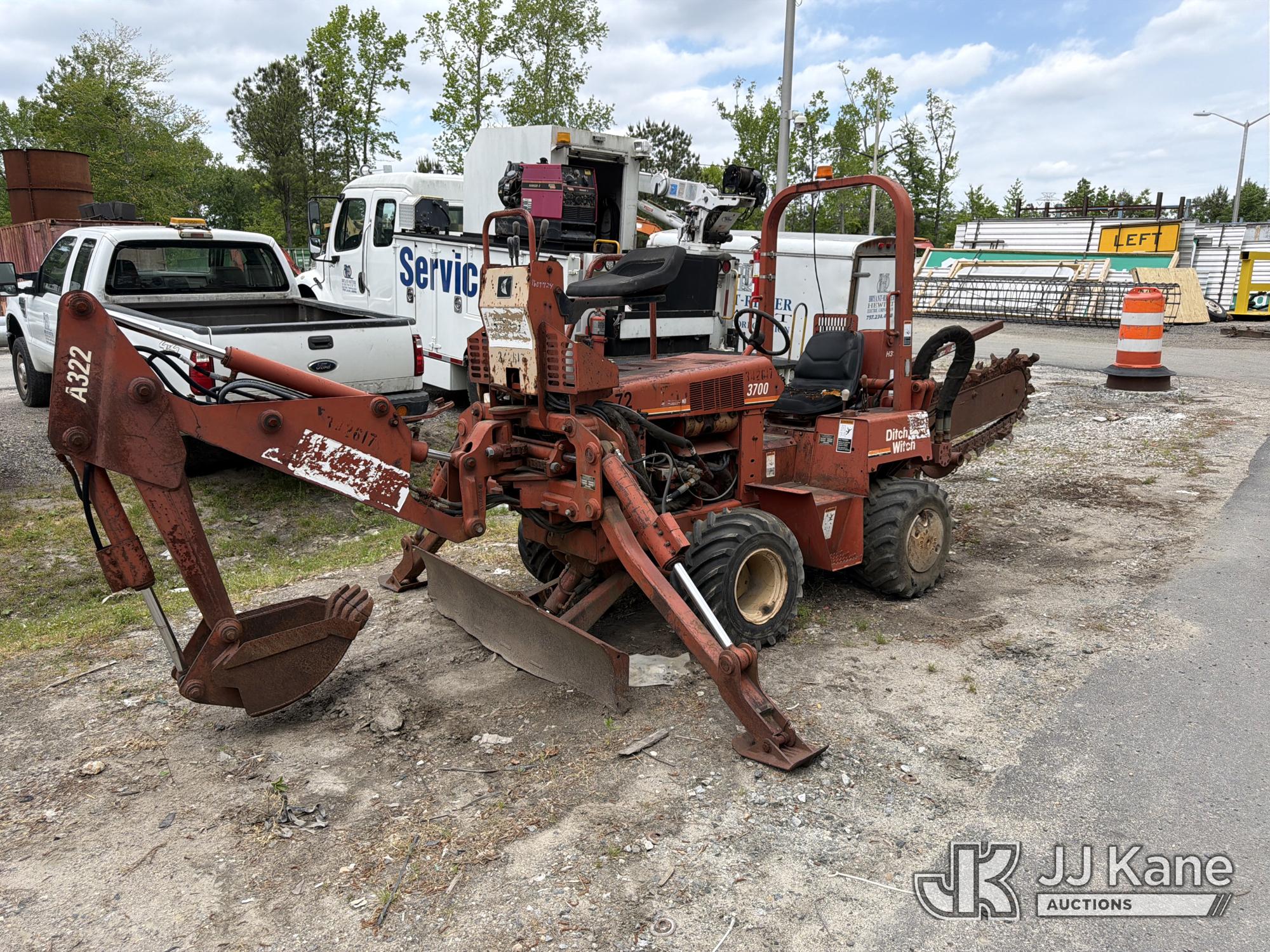 Photo of a 2000 Ditch Witch 3700