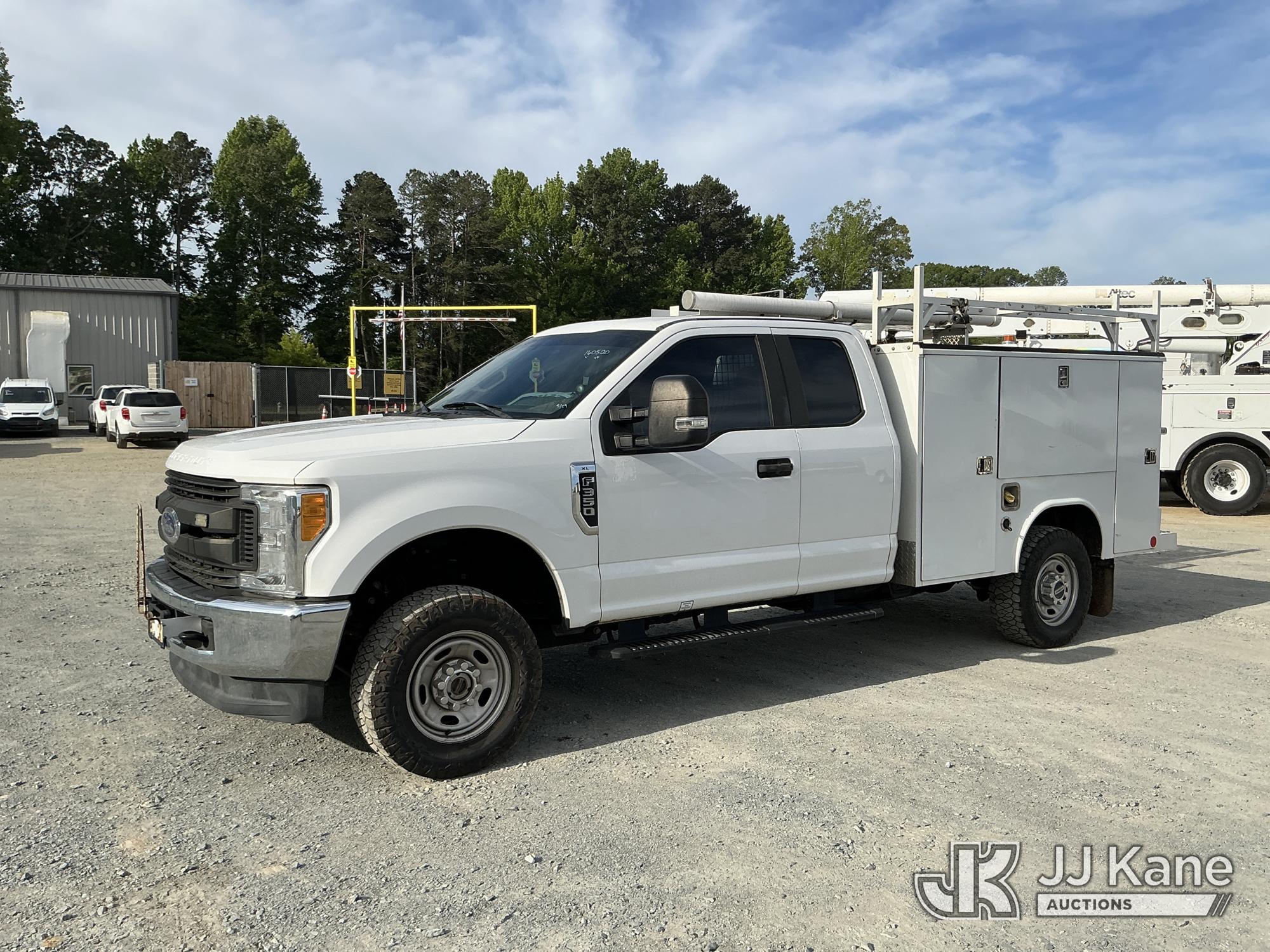 2017 Ford F350 SD 4X4 Extended-Cab Service Truck