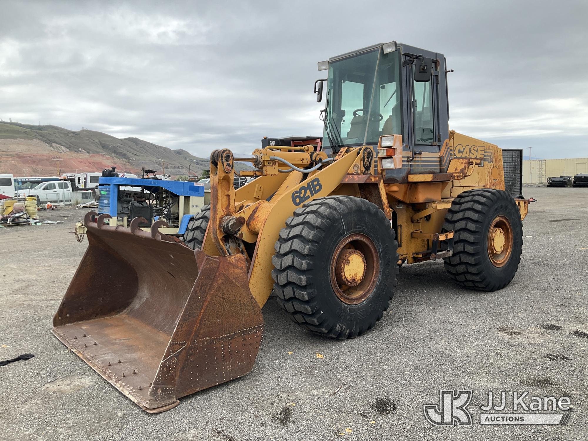 Photo of a 1998 Case 621B