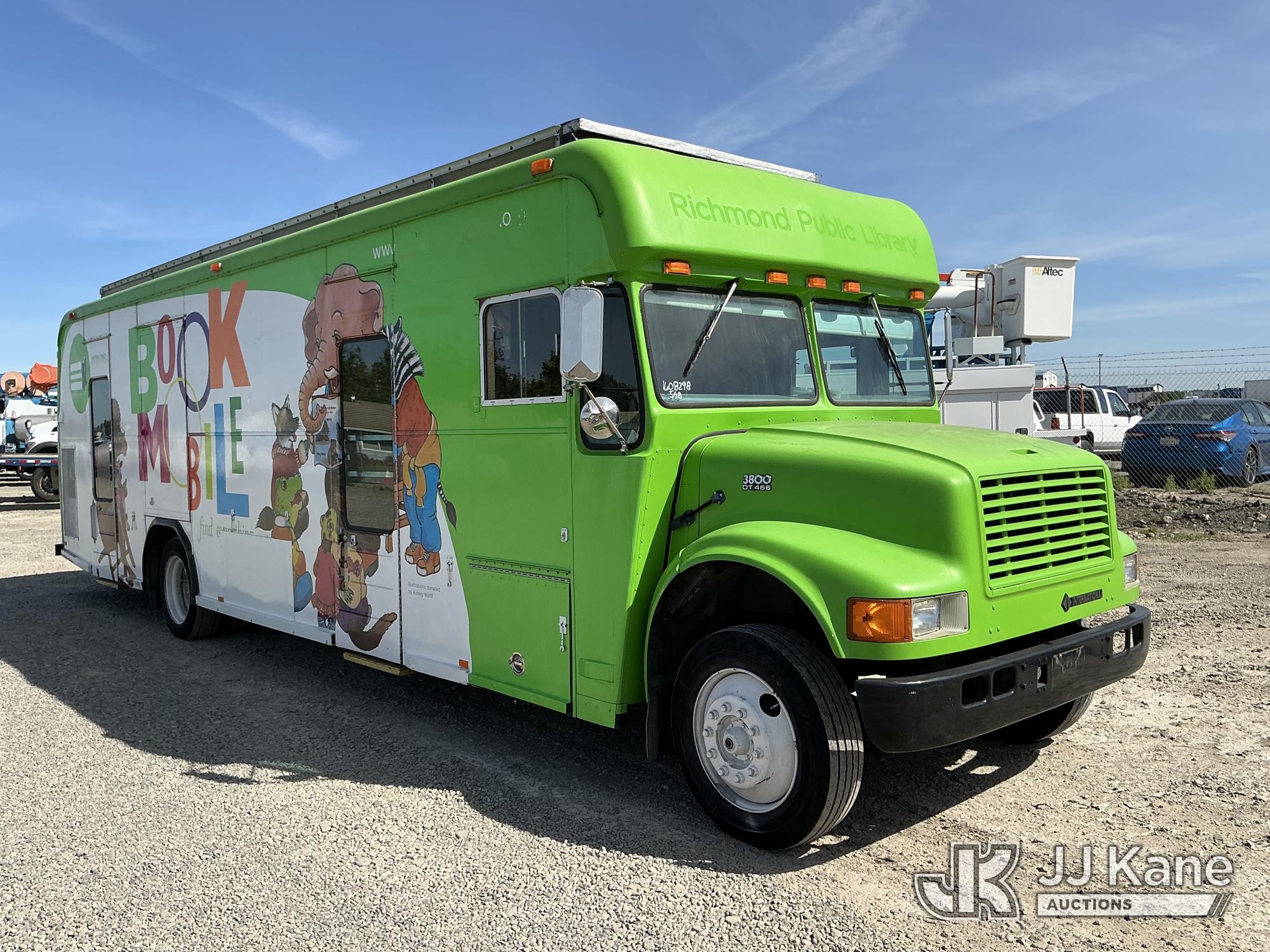 1995 International 3800 RV Book Mobile