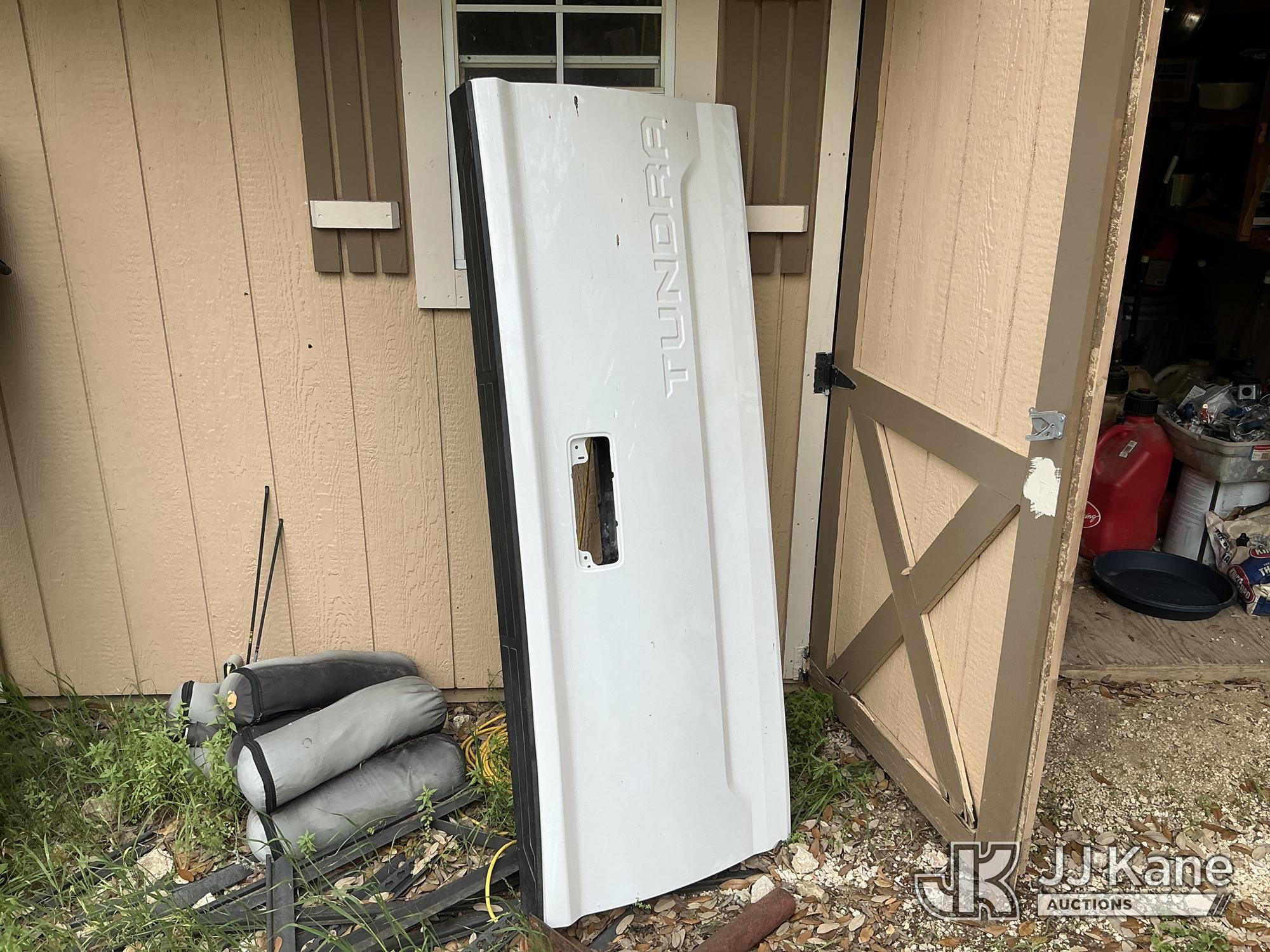 Toyota Tundra Truck Tailgate NOTE: This unit is being sold AS IS/WHERE IS via Timed Auction and is located in New Braunfels