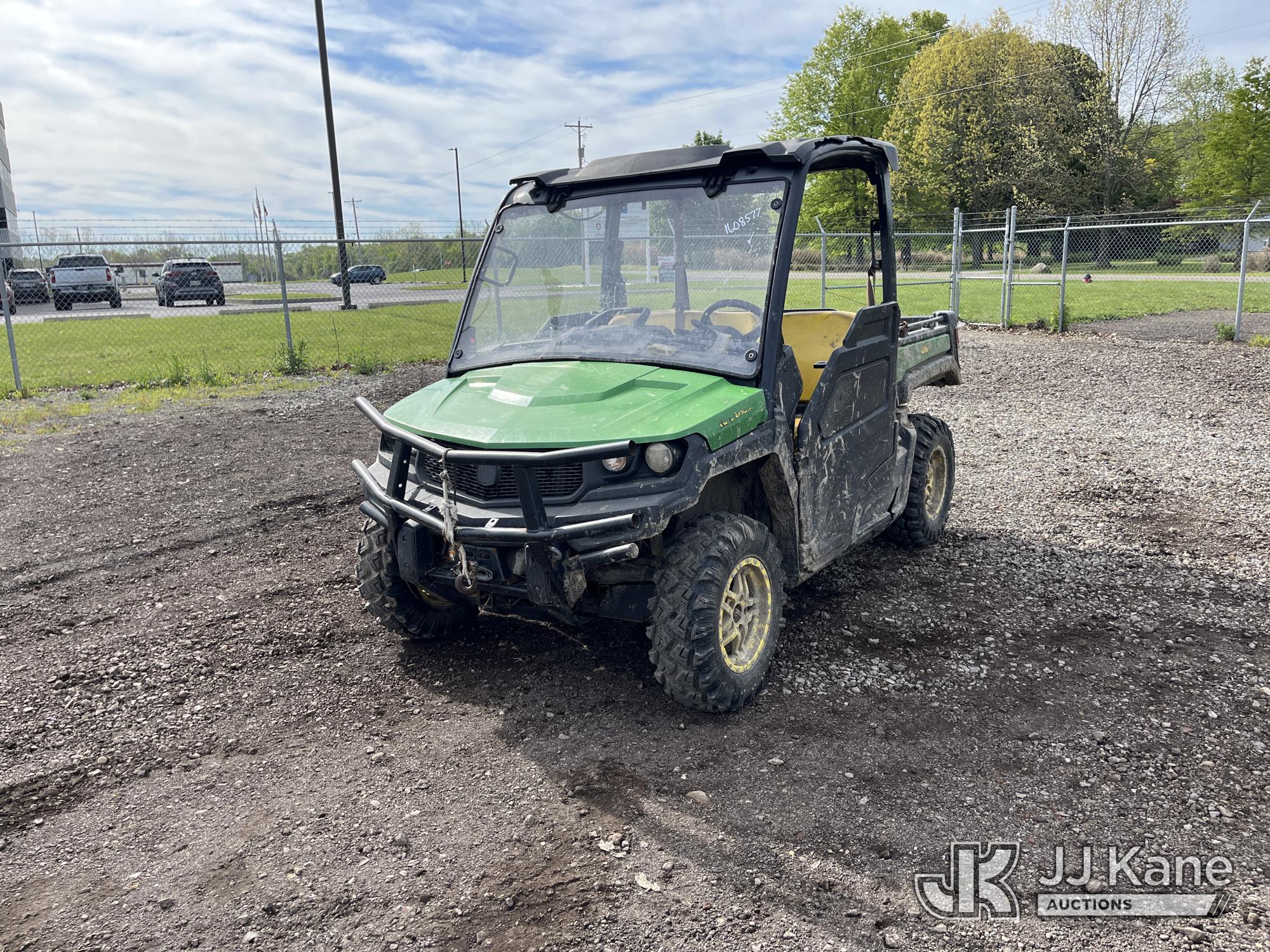 Photo of a 2020 John Deere XUV835M
