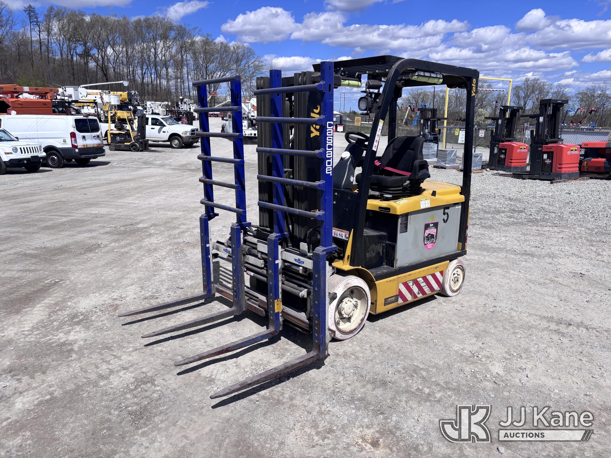 Photo of a 2013 Yale ERC065VGN48TE083