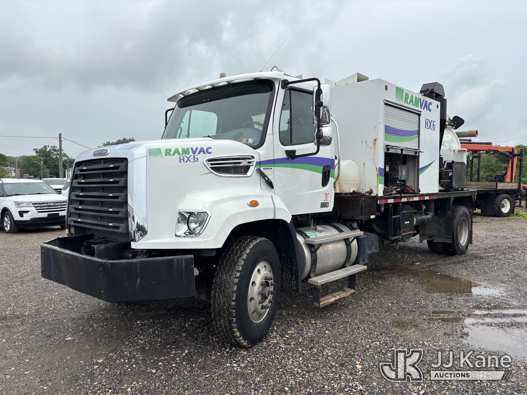 Photo of a 2014 Freightliner 108SD