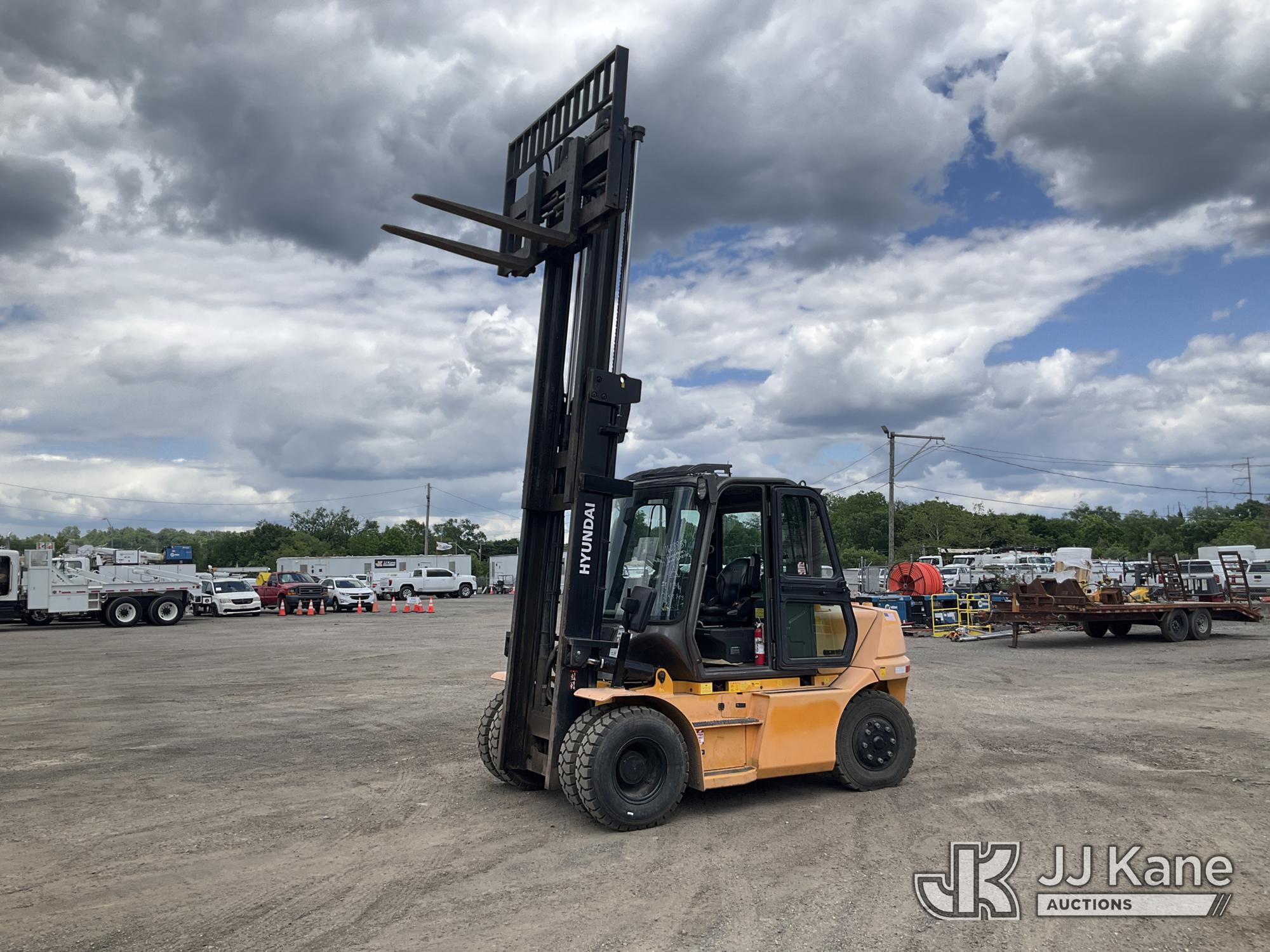 Photo of a 2022 Hyundai 70D-9