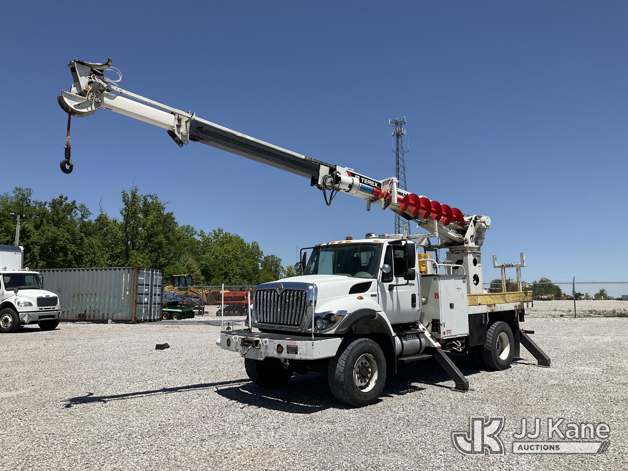 Photo of a 2013 International 7400