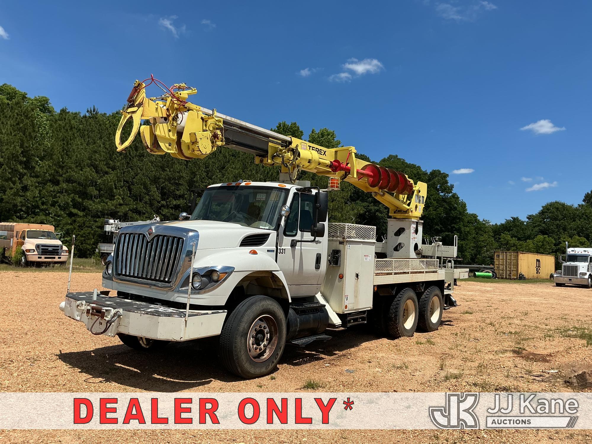 Photo of a 2011 International 7400