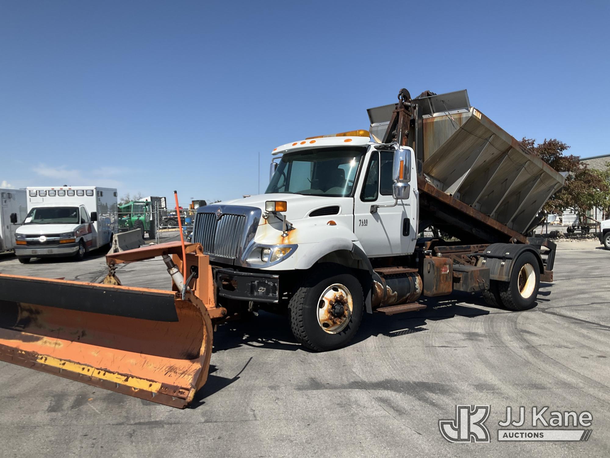 Photo of a 2003 International 7400
