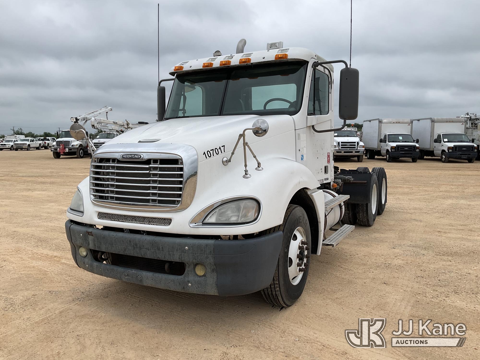 Photo of a 2007 Freightliner Columbia 120
