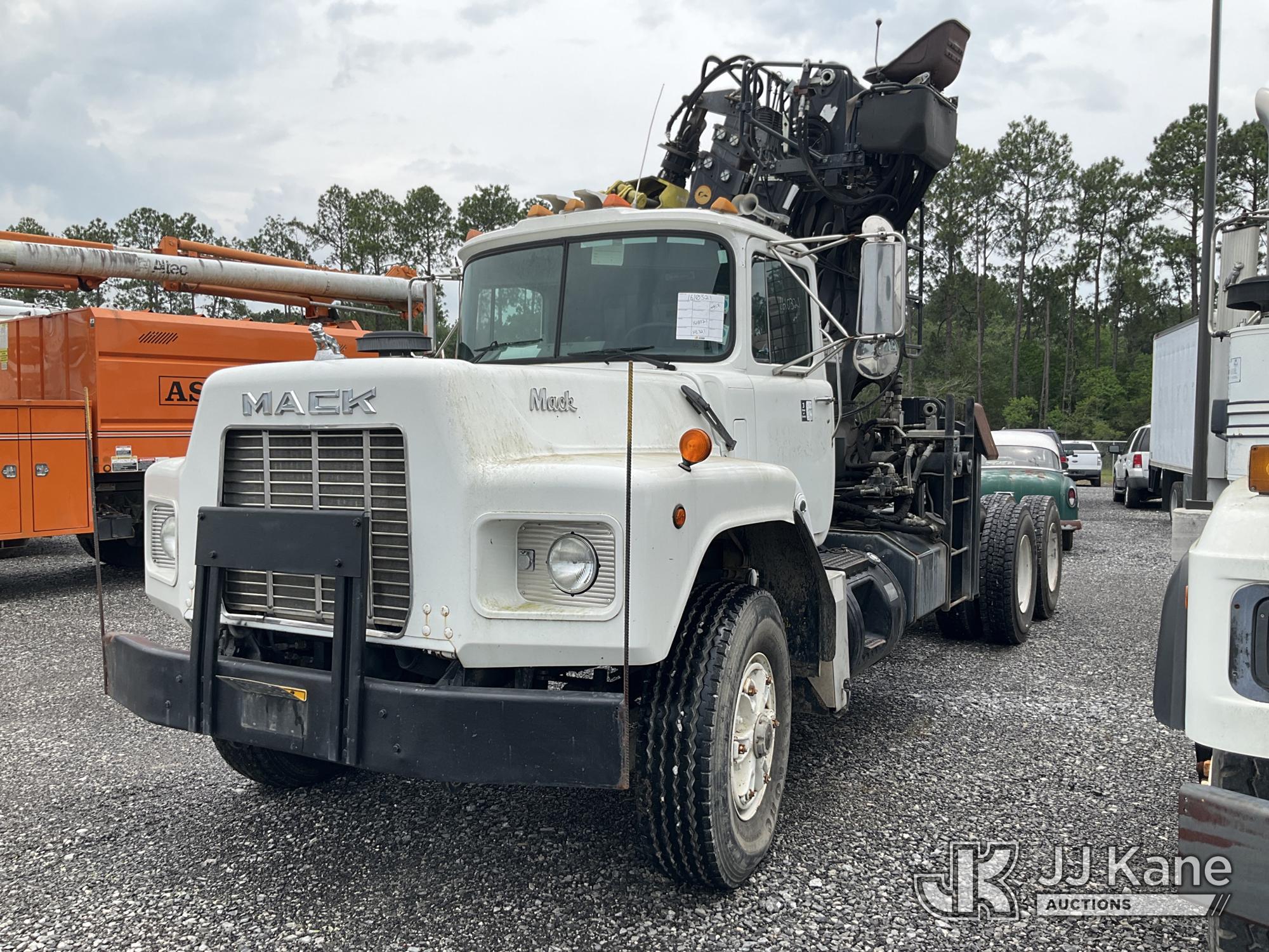 Loglift 265Z, Knuckleboom Grapple Crane mounted behind cab on 1993 Mack RB690S T/A Truck Tractor