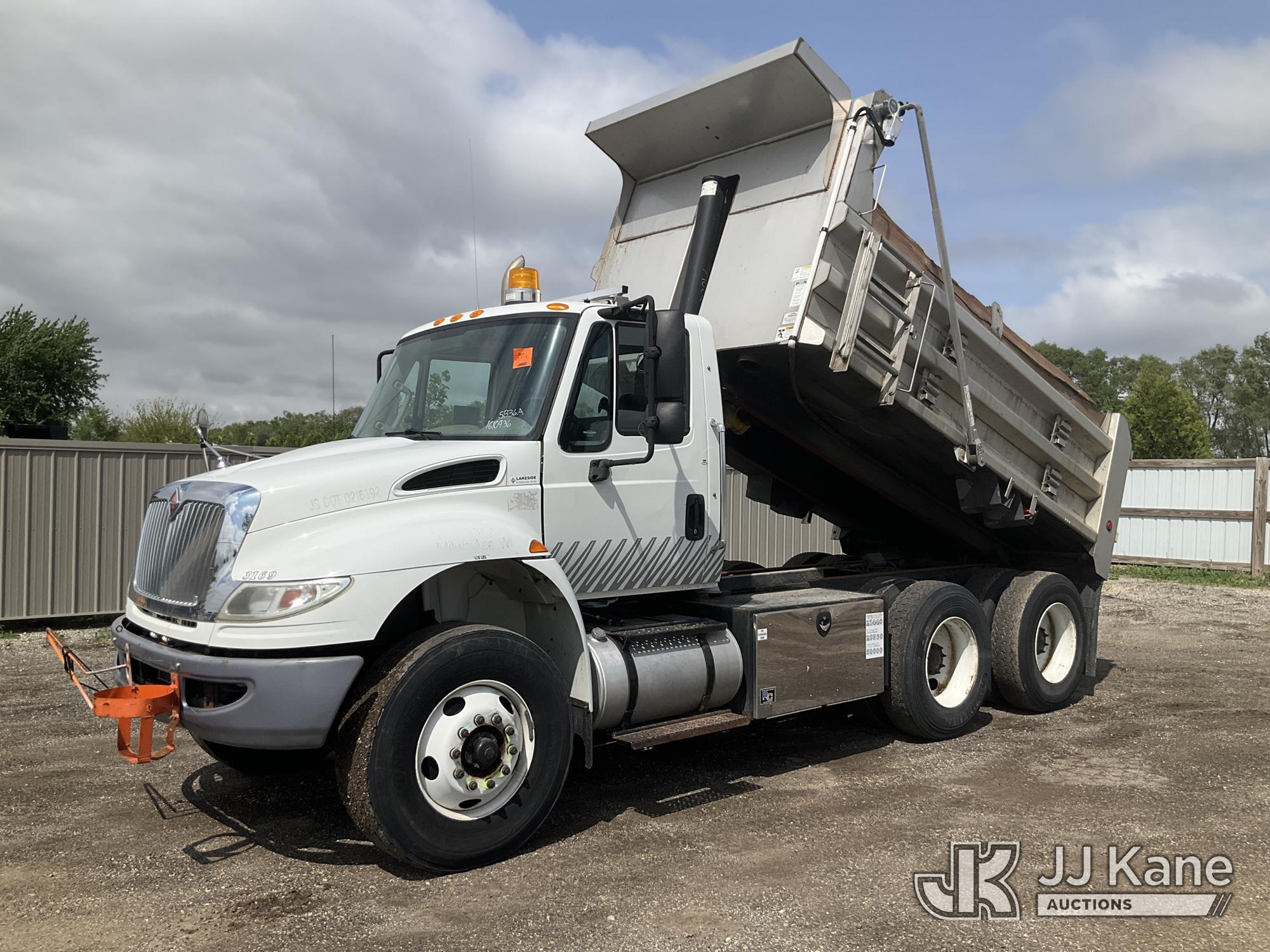 Photo of a 2016 International 7400