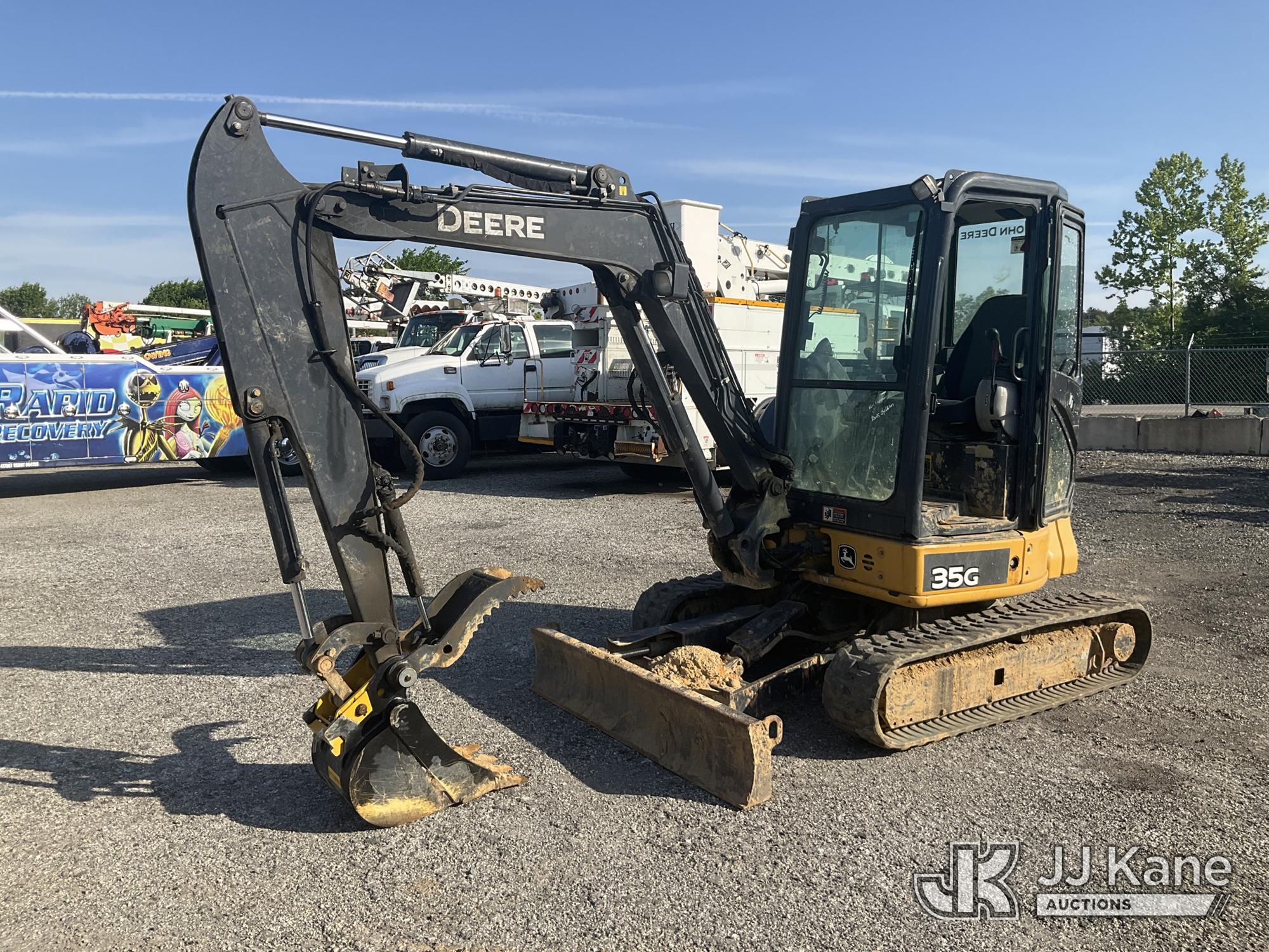 Photo of a 2016 John Deere 35G
