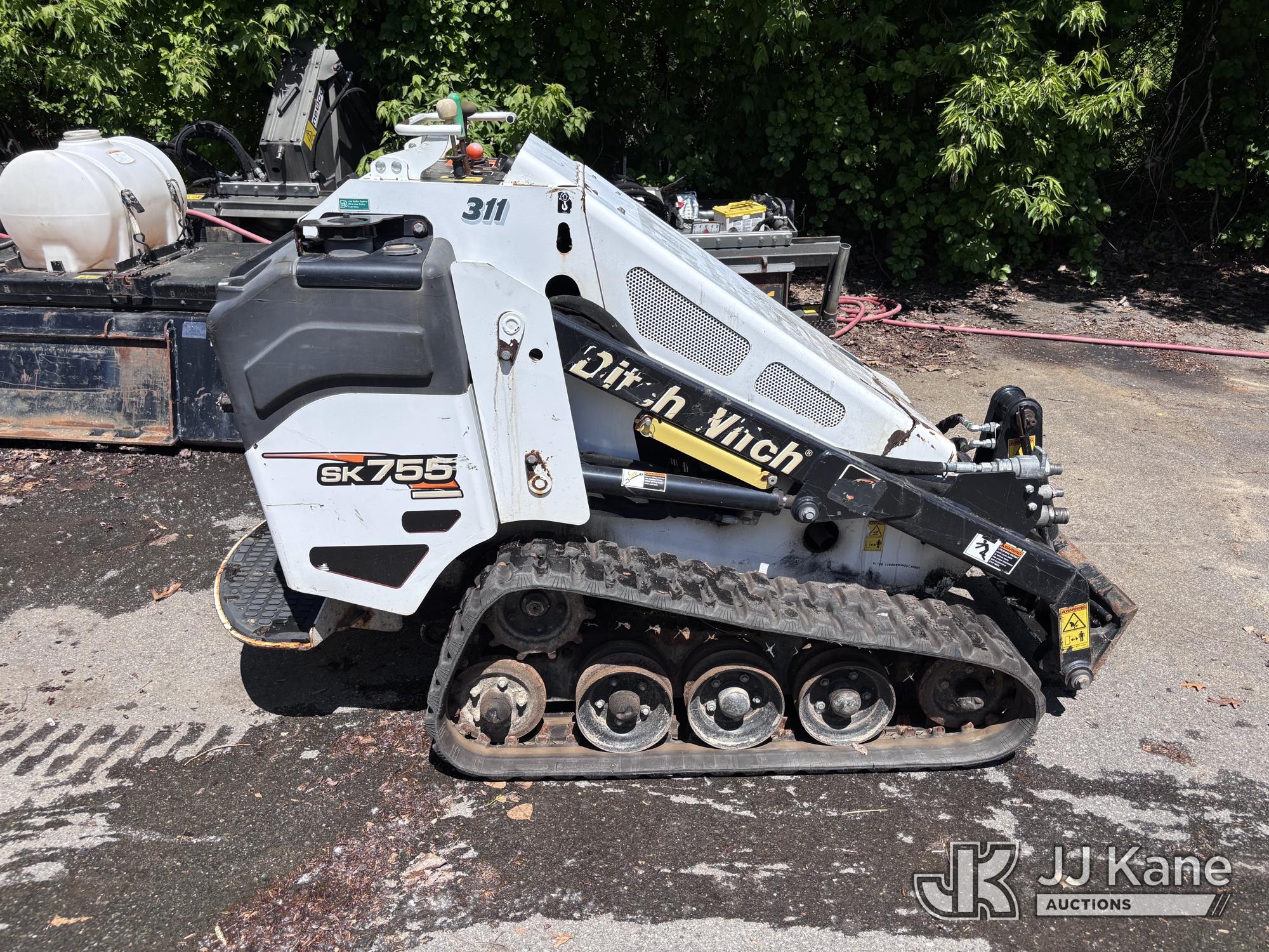Photo of a 2014 Ditch Witch SK755