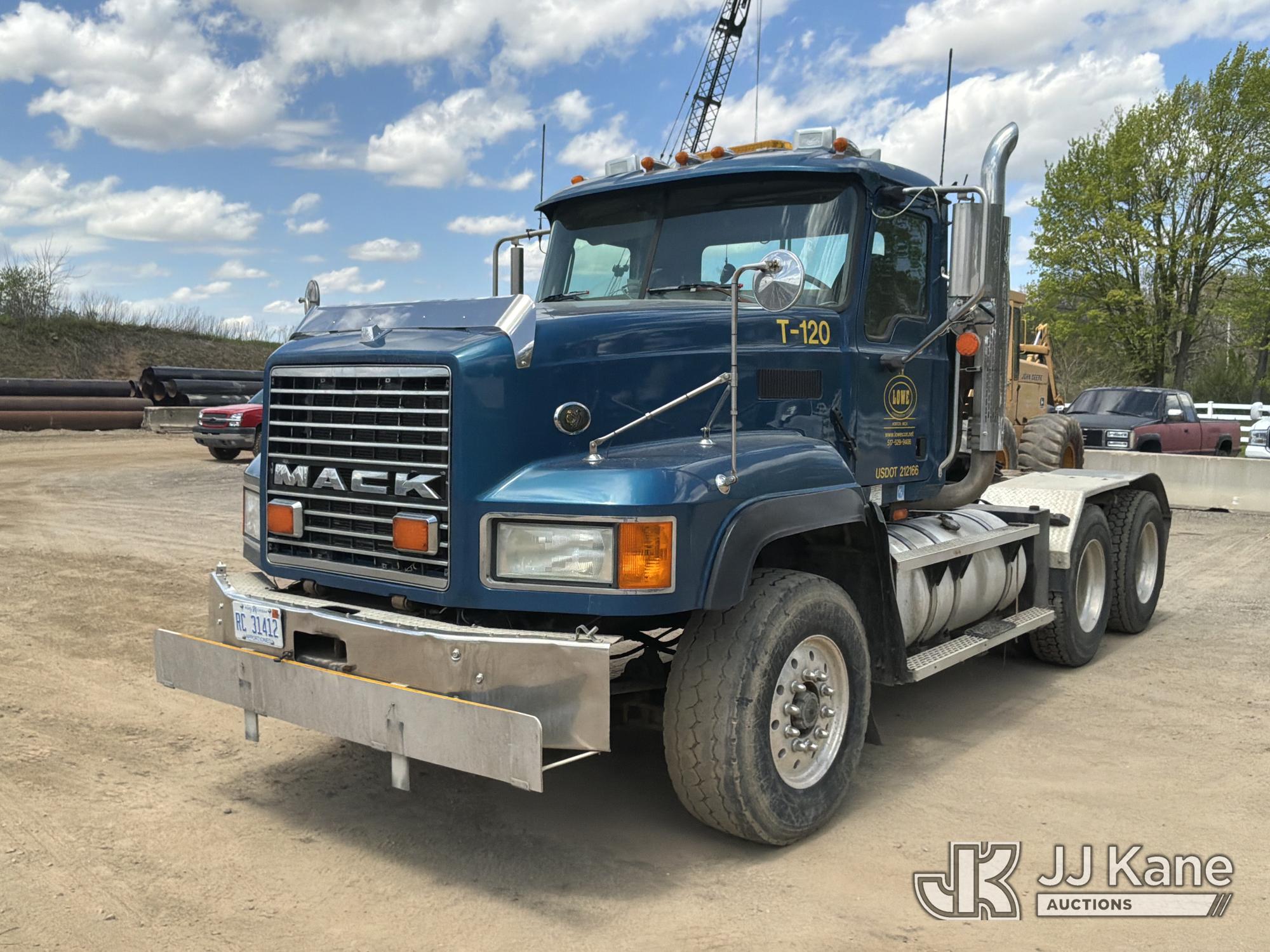 Photo of a 2007 Mack CL713
