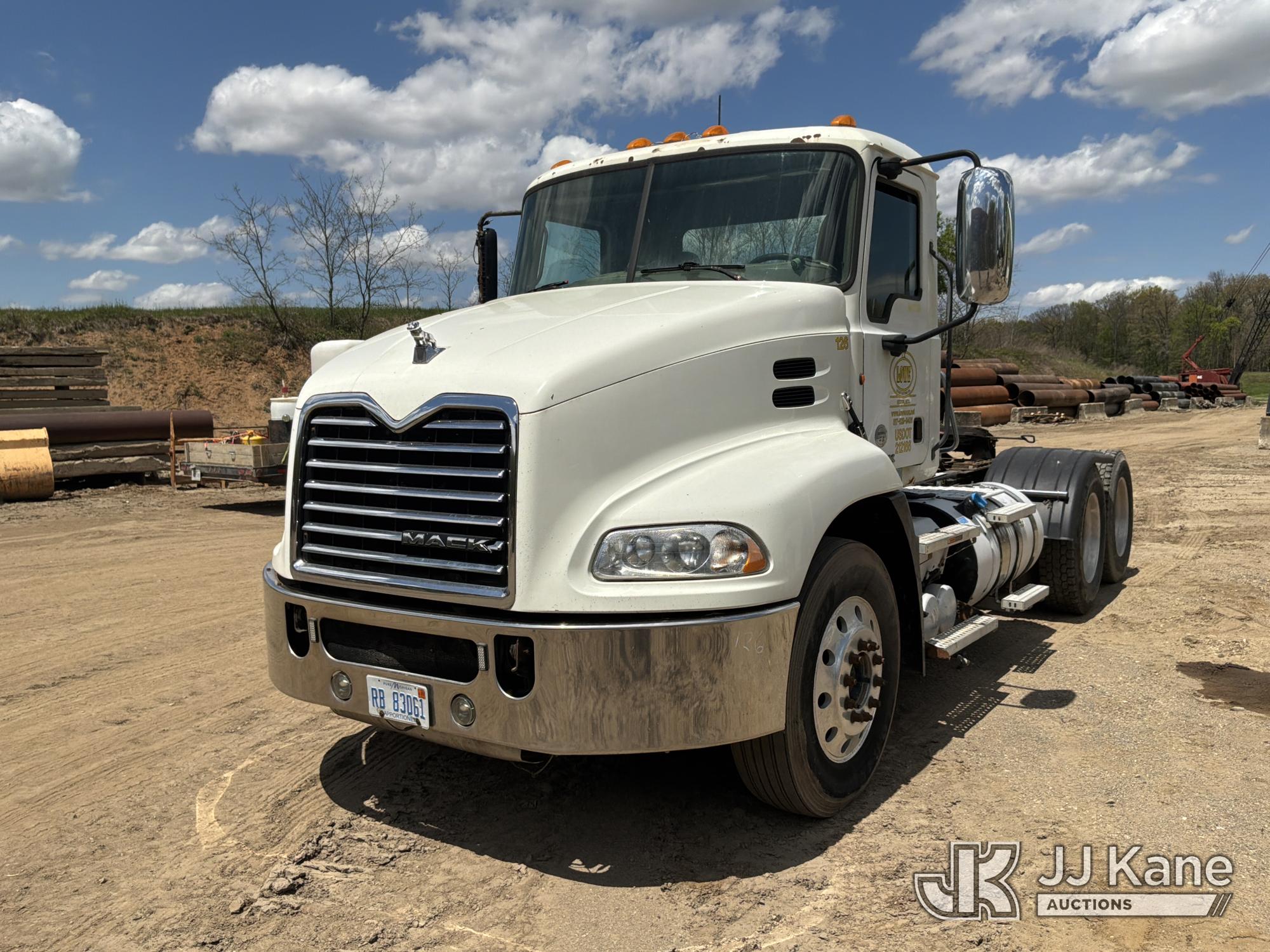 Photo of a 2013 Mack CXU613