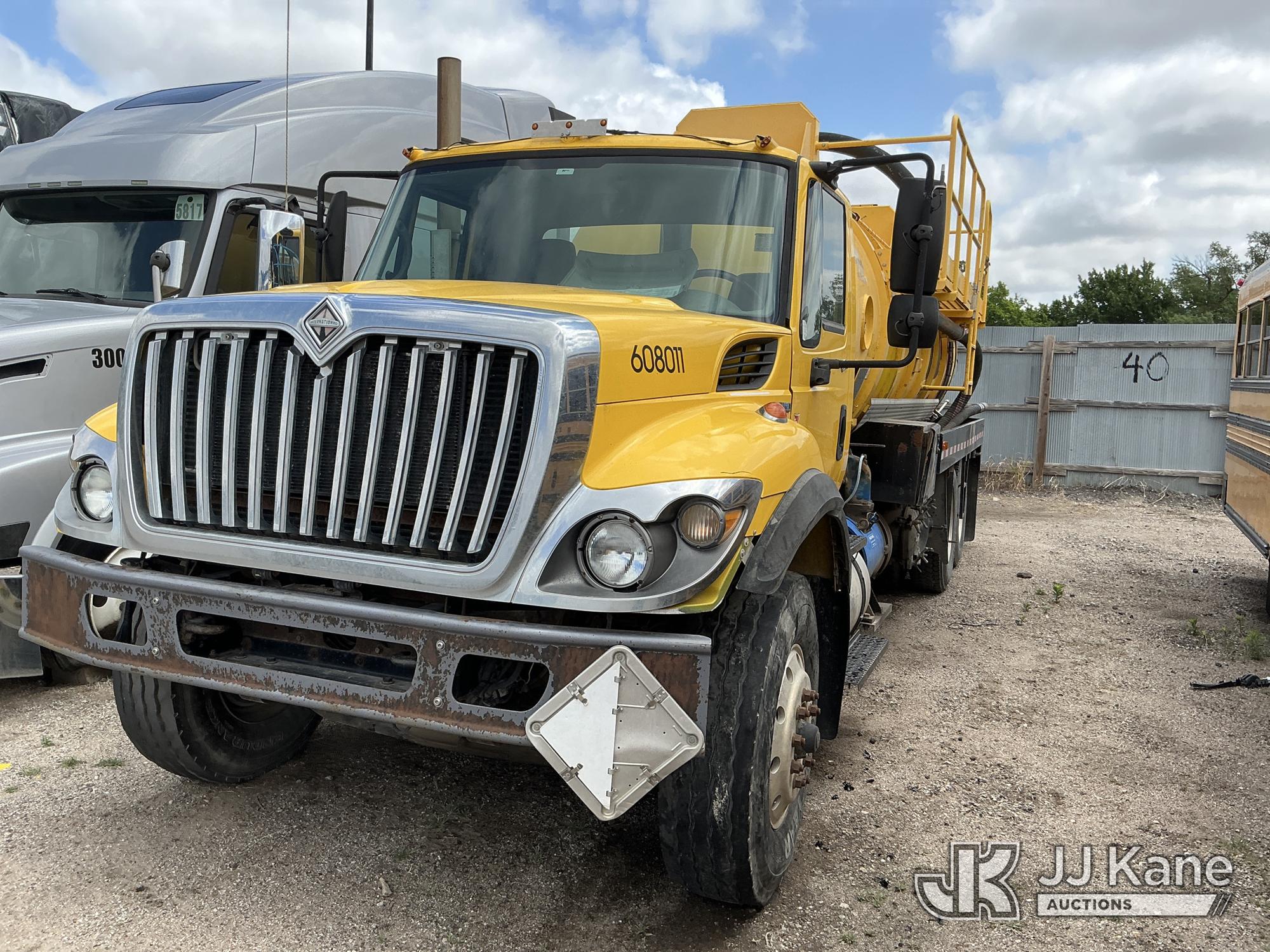 Photo of a 2009 International 7400
