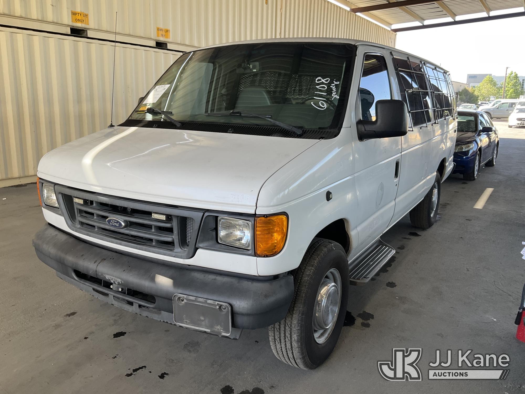 Photo of a 2006 Ford Econoline E-350